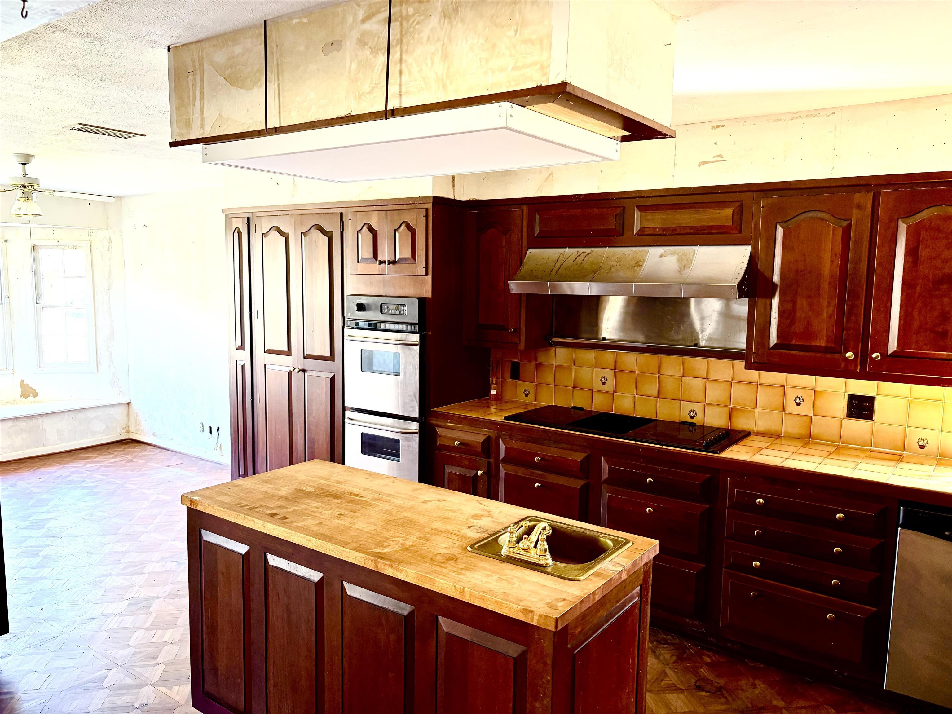 609 HICKORY