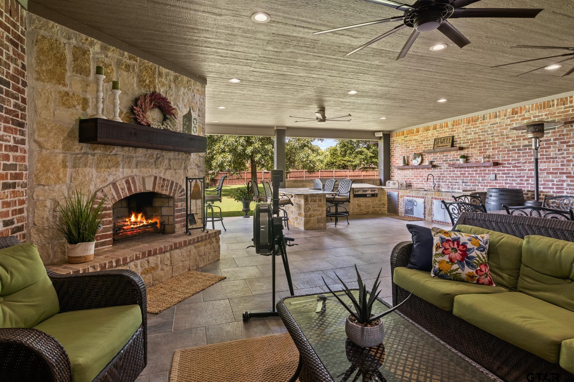 204 Private Road 54166