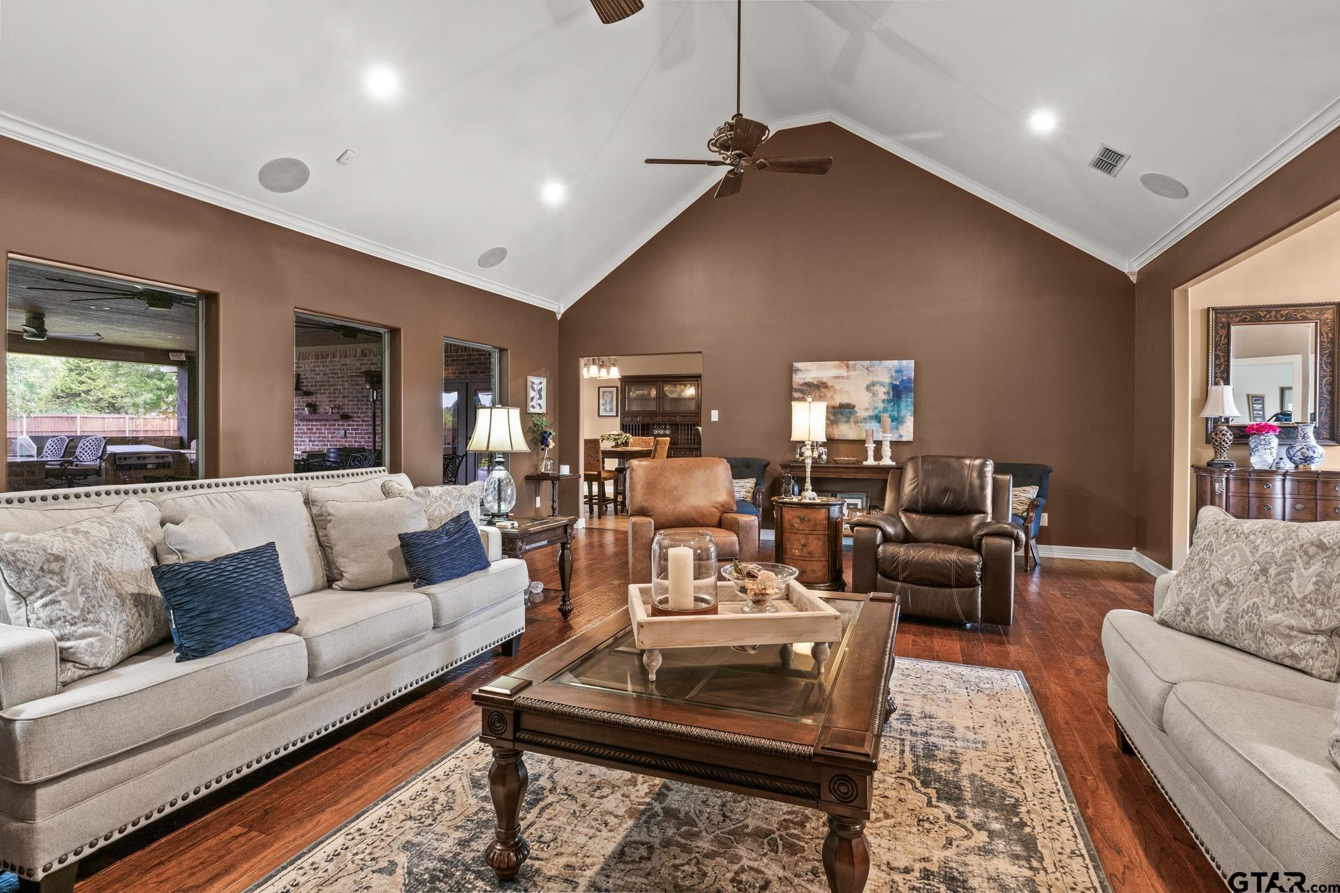 204 Private Road 54166