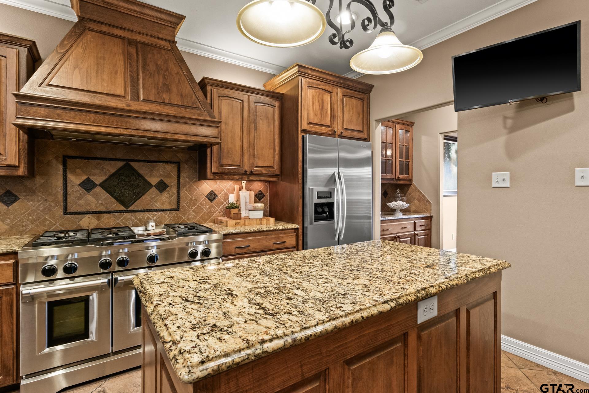 204 Private Road 54166