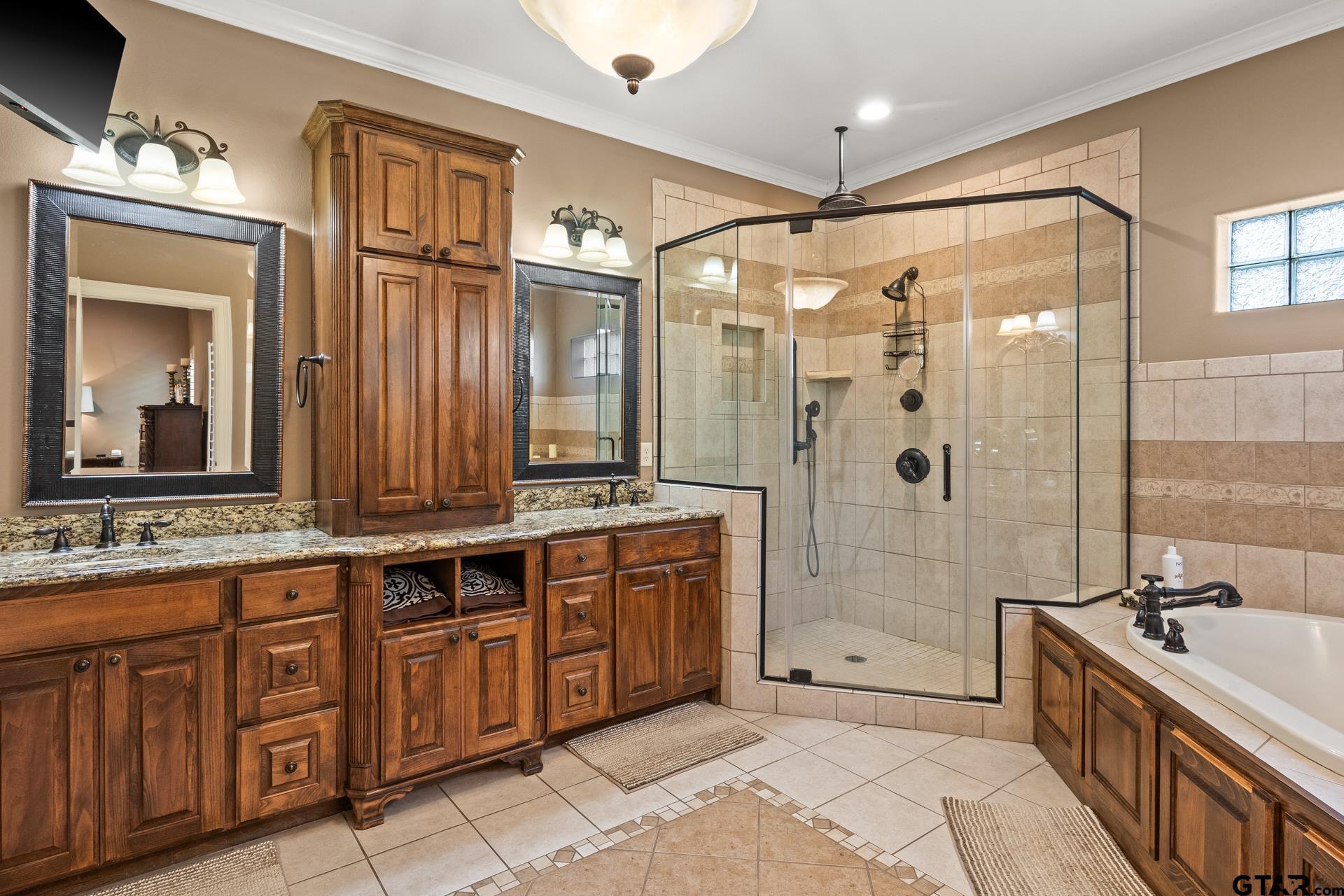 204 Private Road 54166