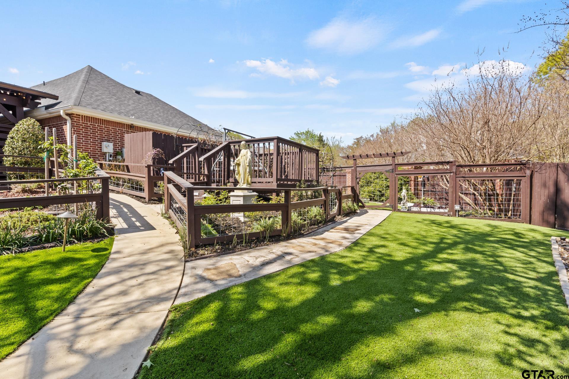 101 Gleneagles Dr