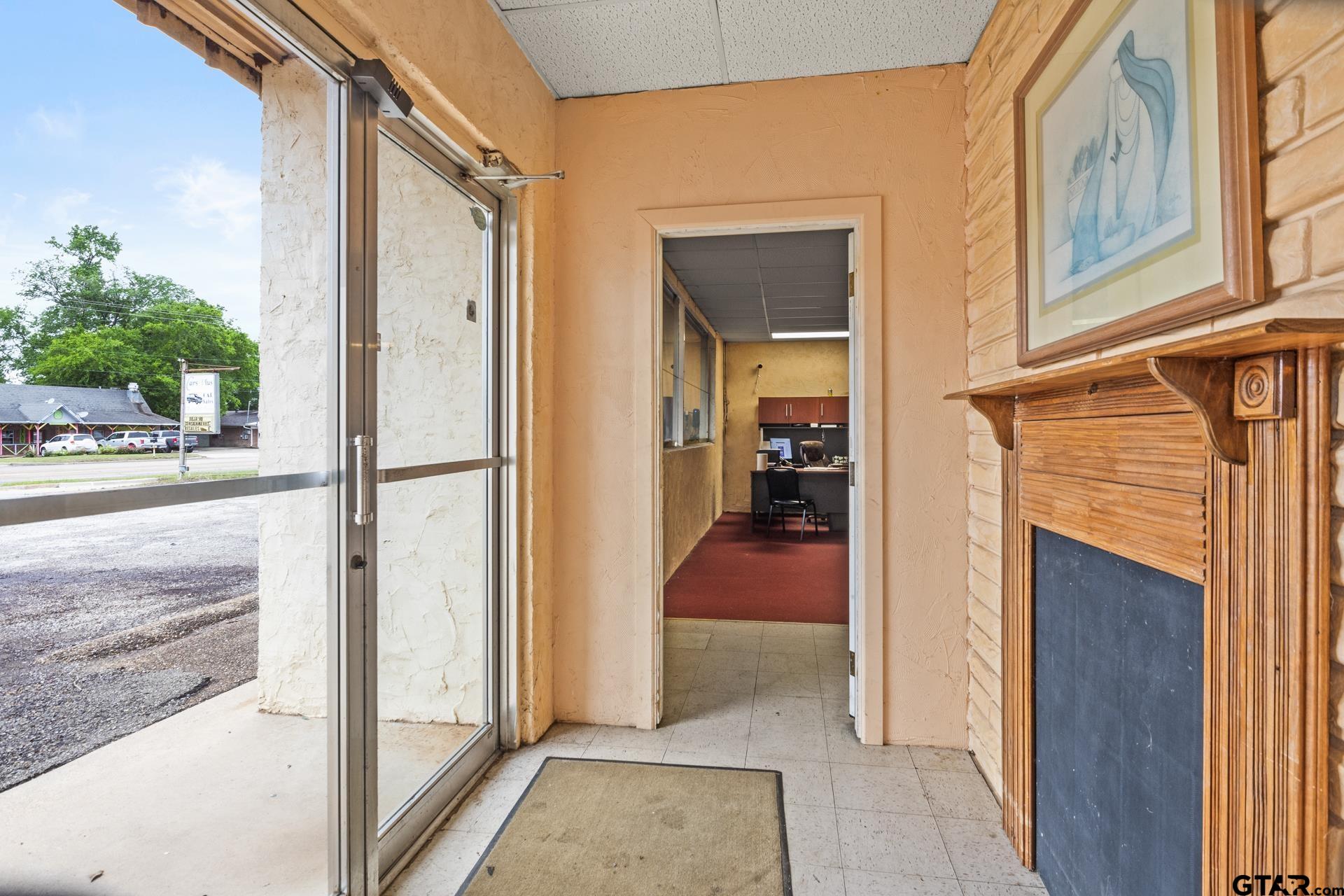506 S Greer