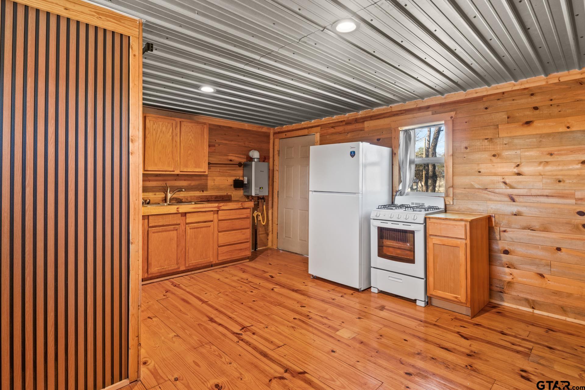 808 County Road 2121