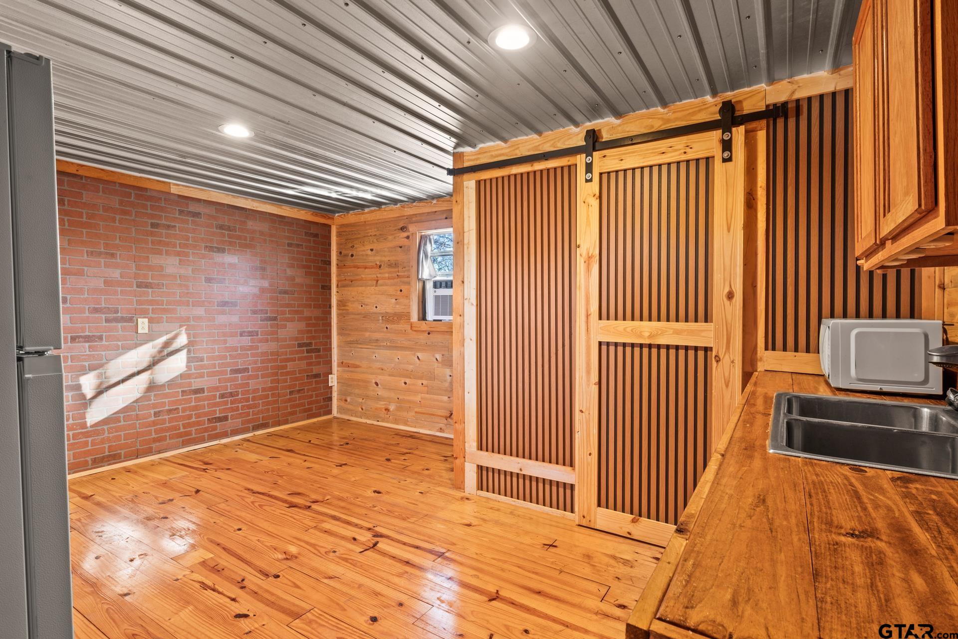 808 County Road 2121