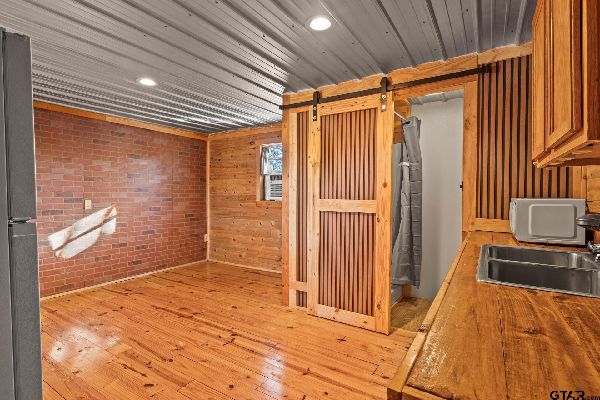 808 County Road 2121