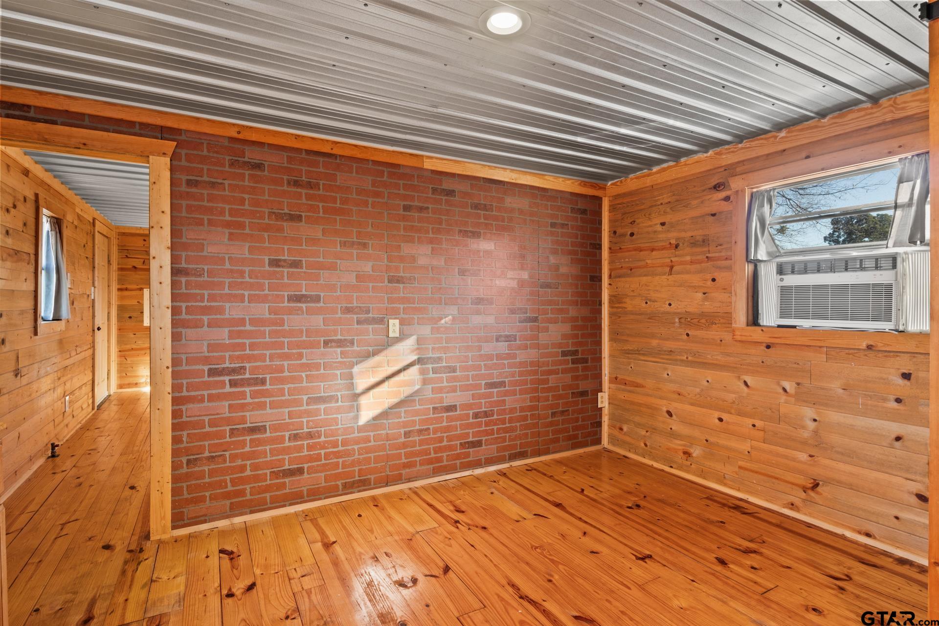 808 County Road 2121