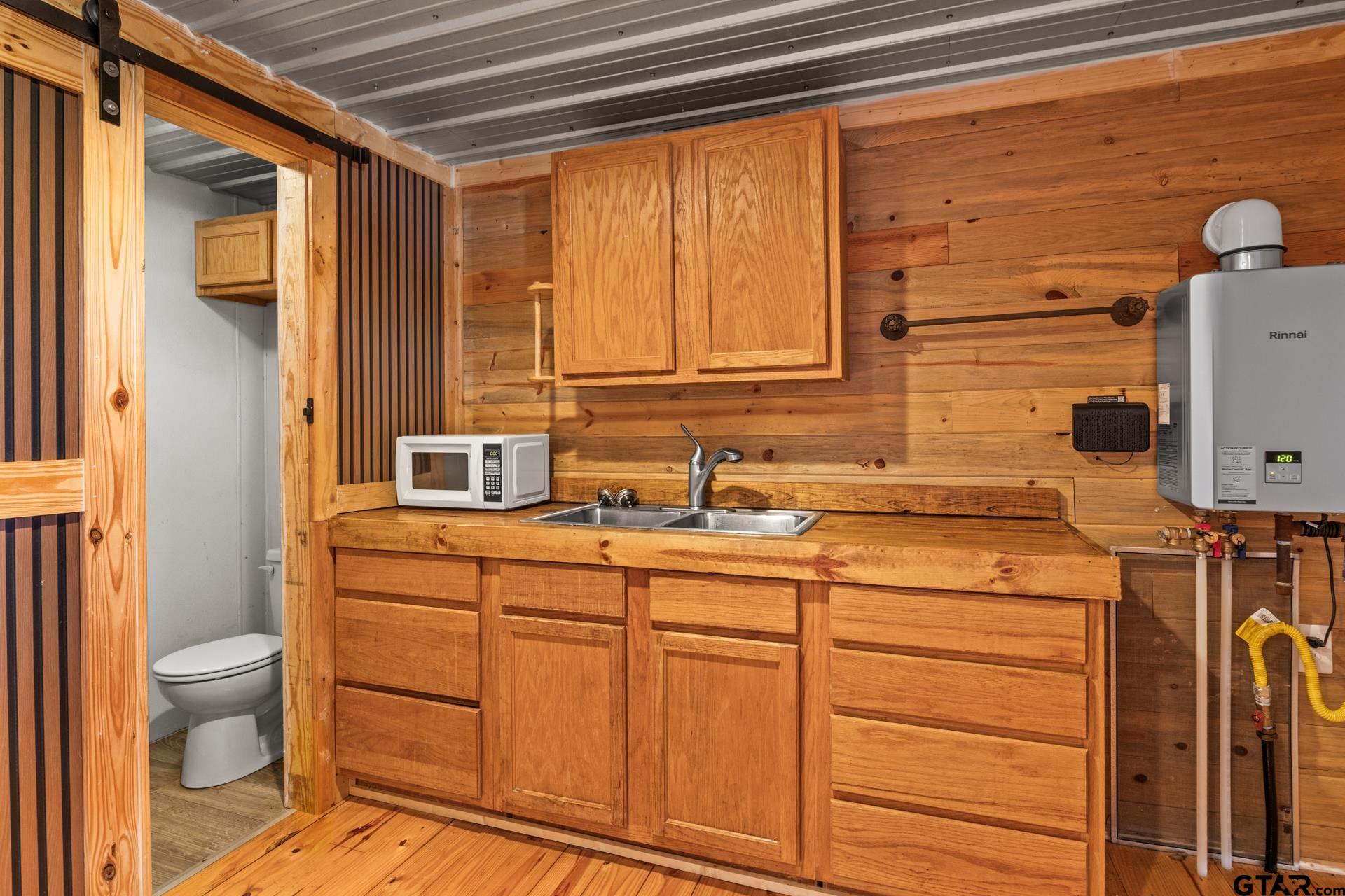 808 County Road 2121