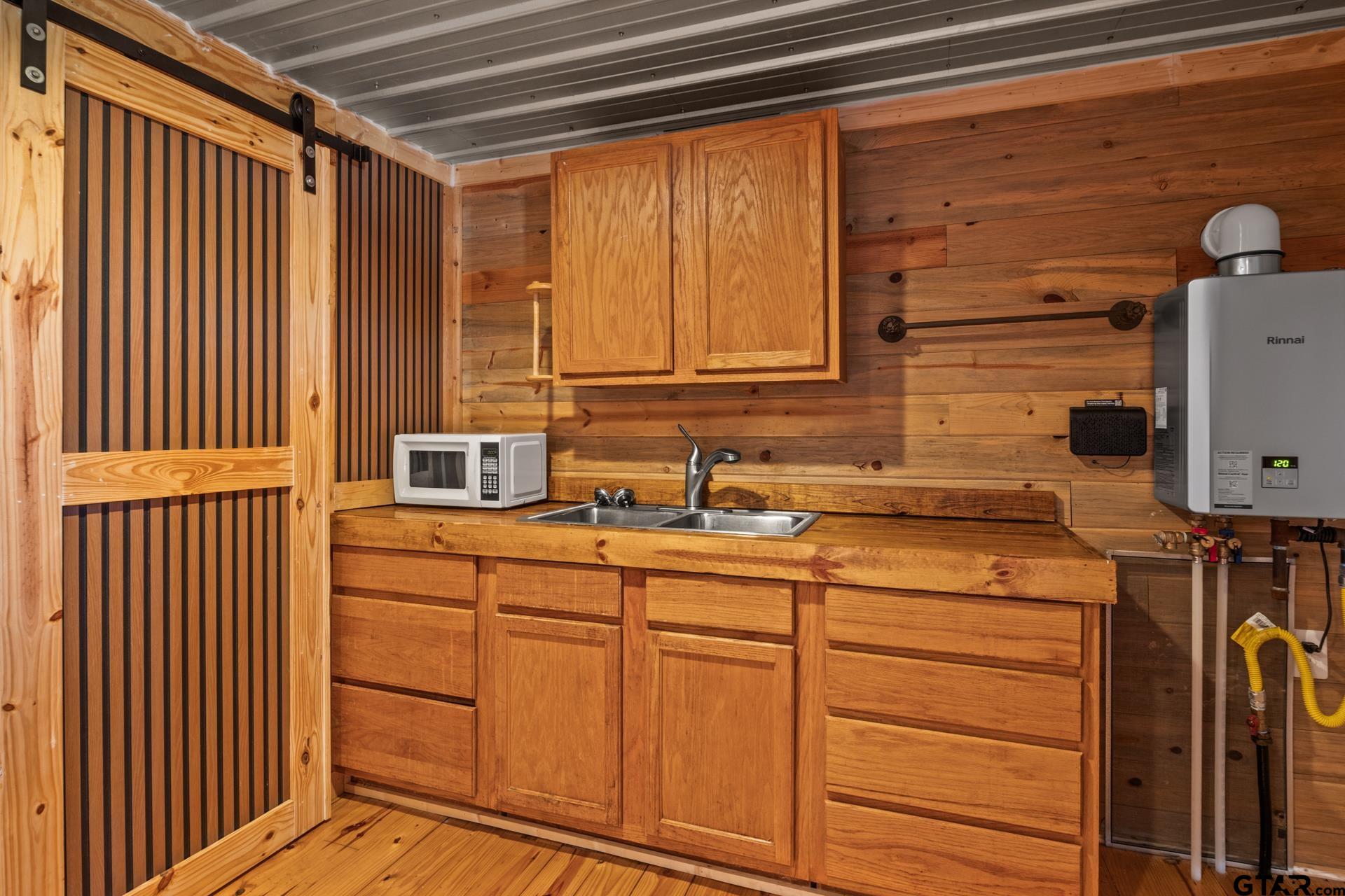 808 County Road 2121