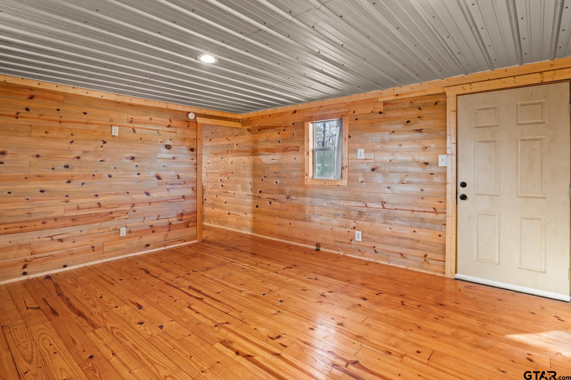 808 County Road 2121