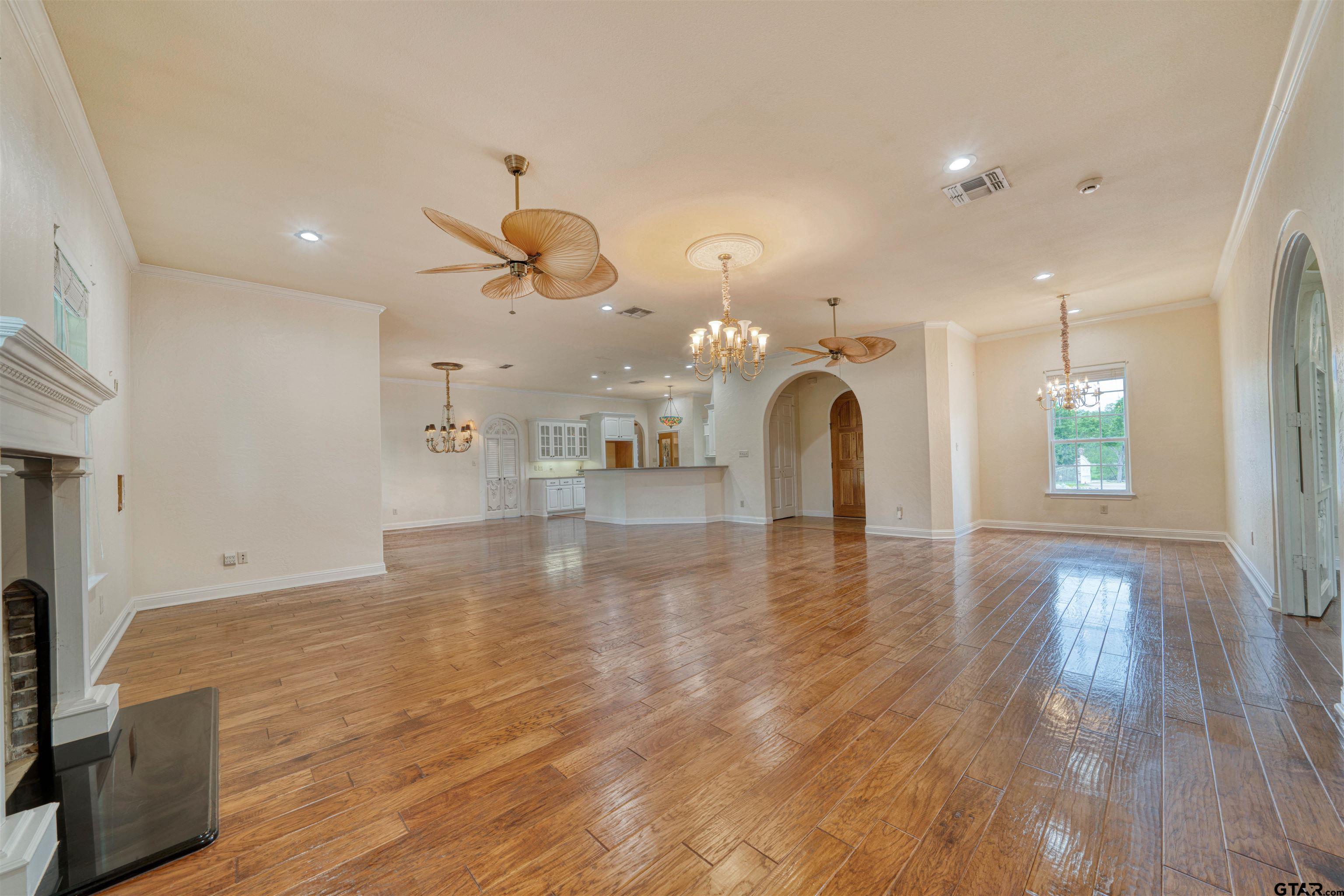 15 W Elmwood