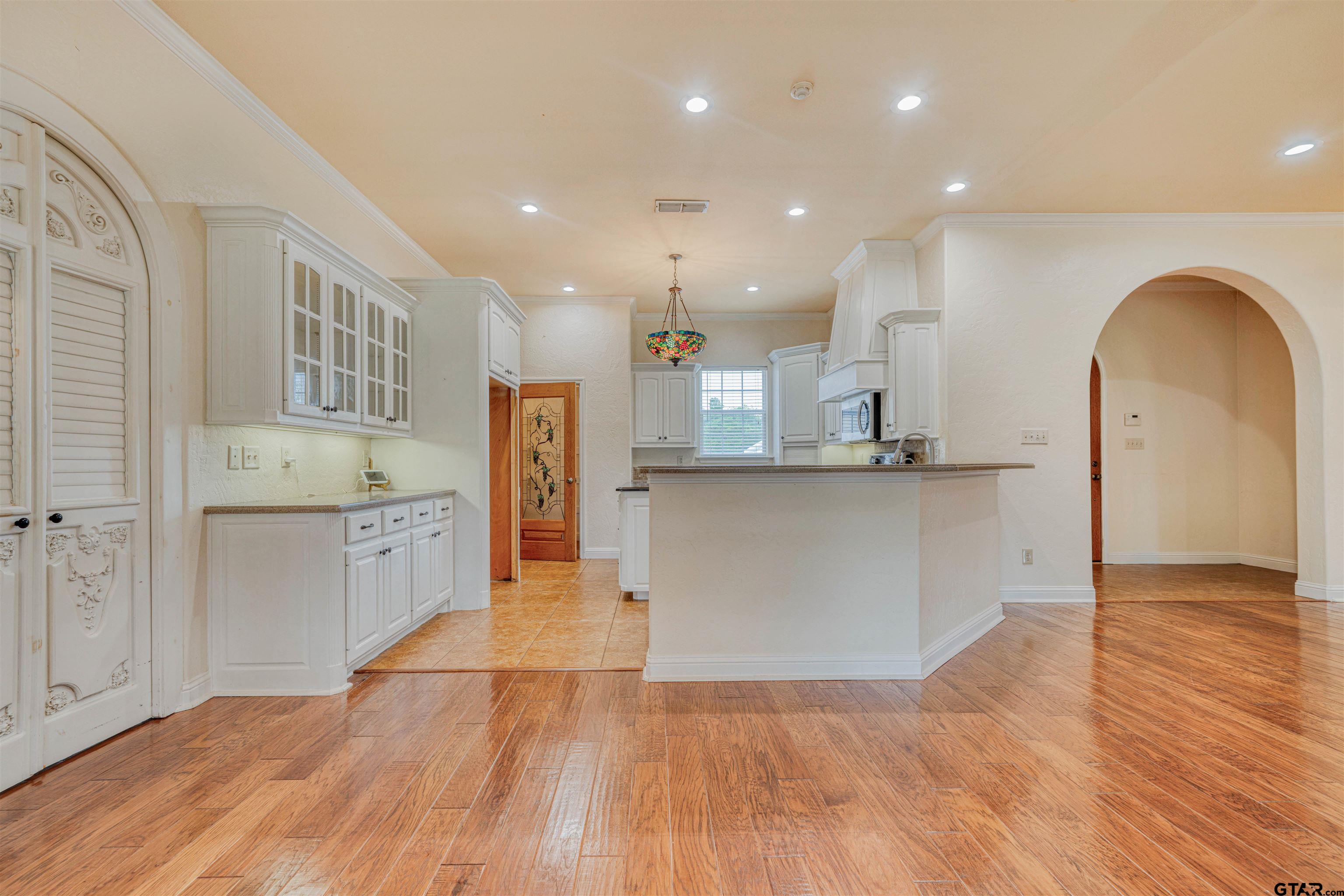 15 W Elmwood