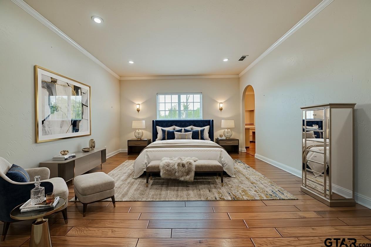 15 W Elmwood