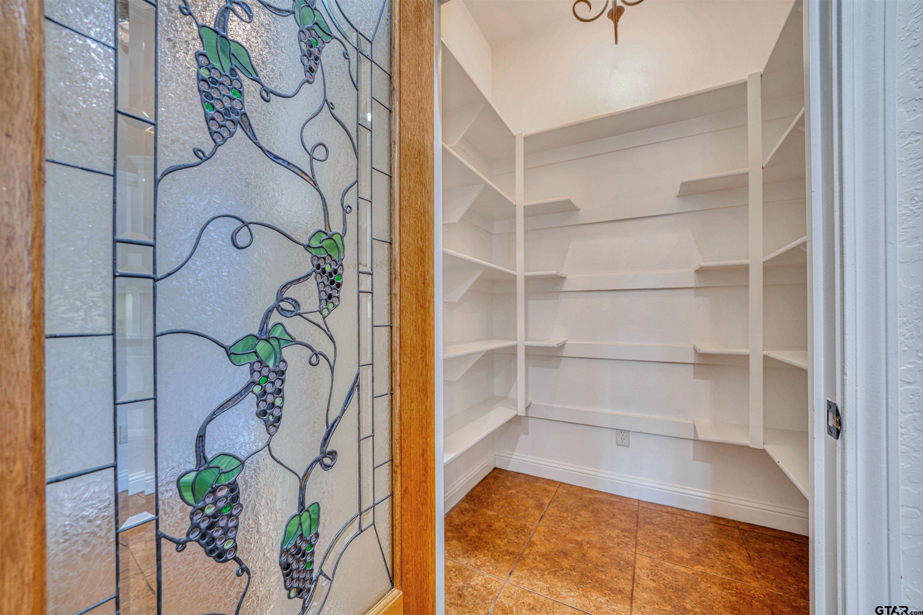 15 W Elmwood