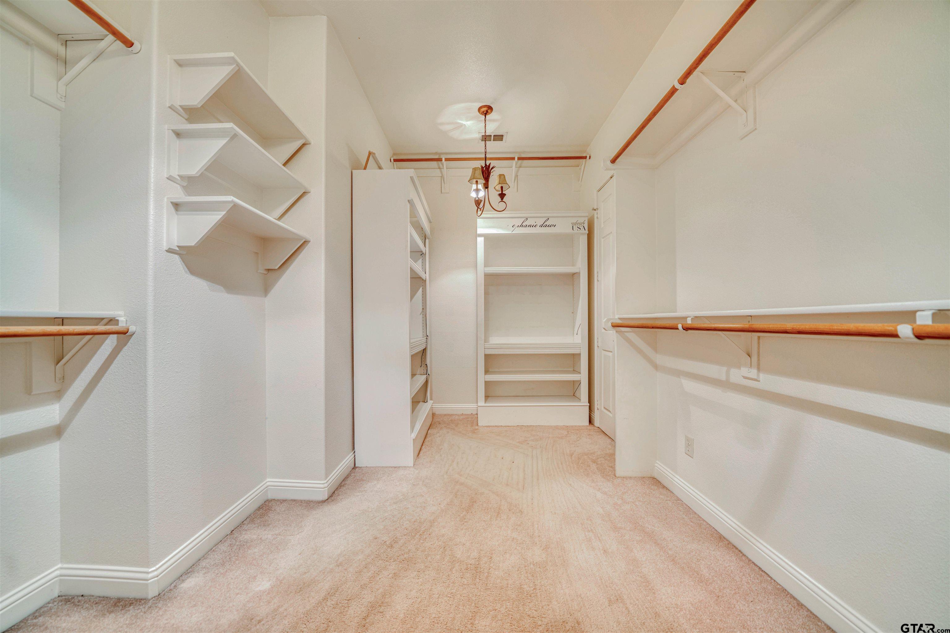 15 W Elmwood