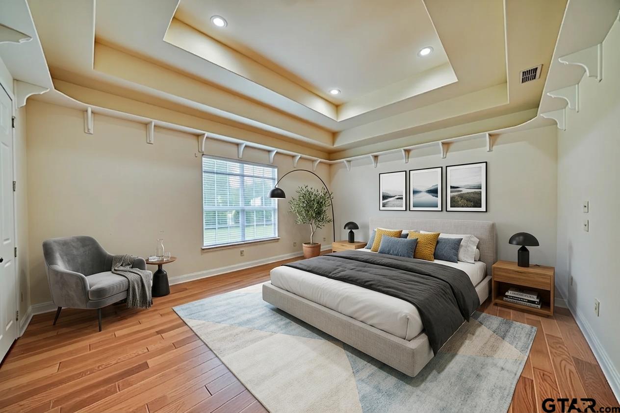 15 W Elmwood