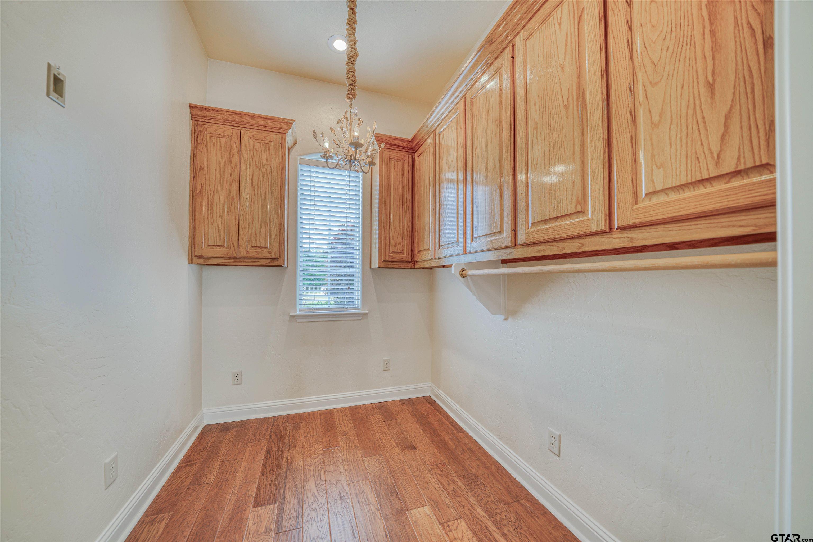 15 W Elmwood