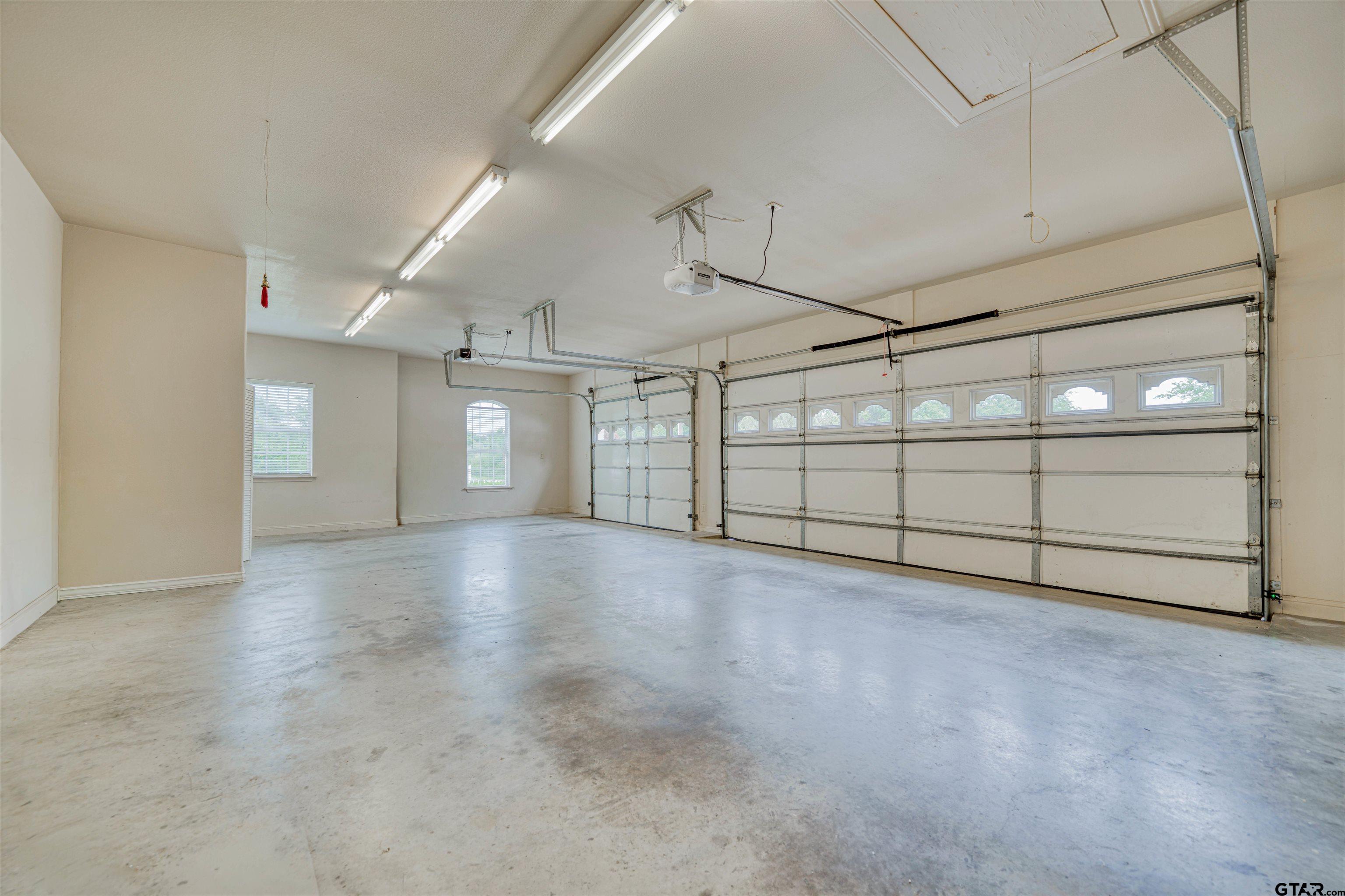 15 W Elmwood
