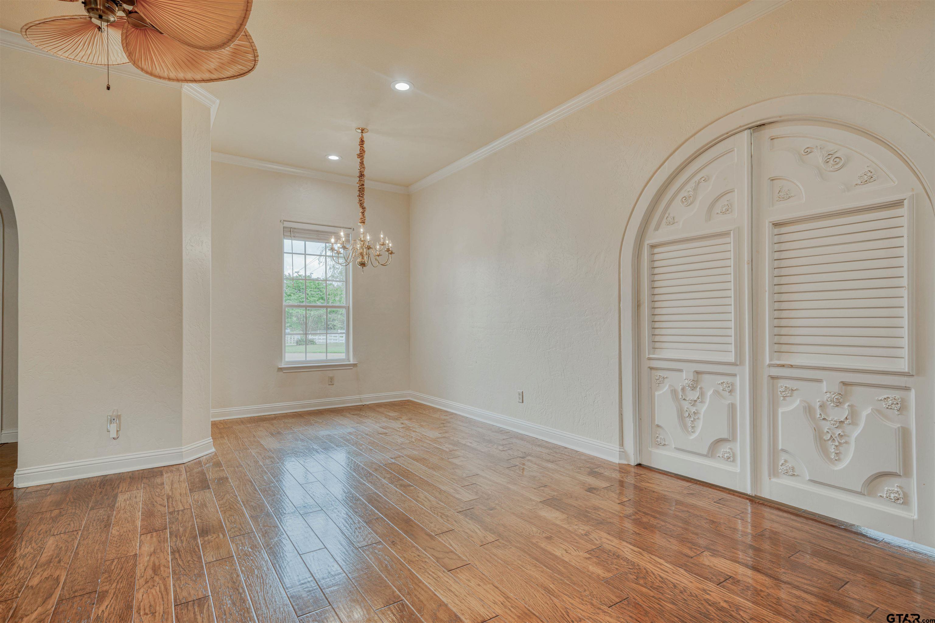 15 W Elmwood