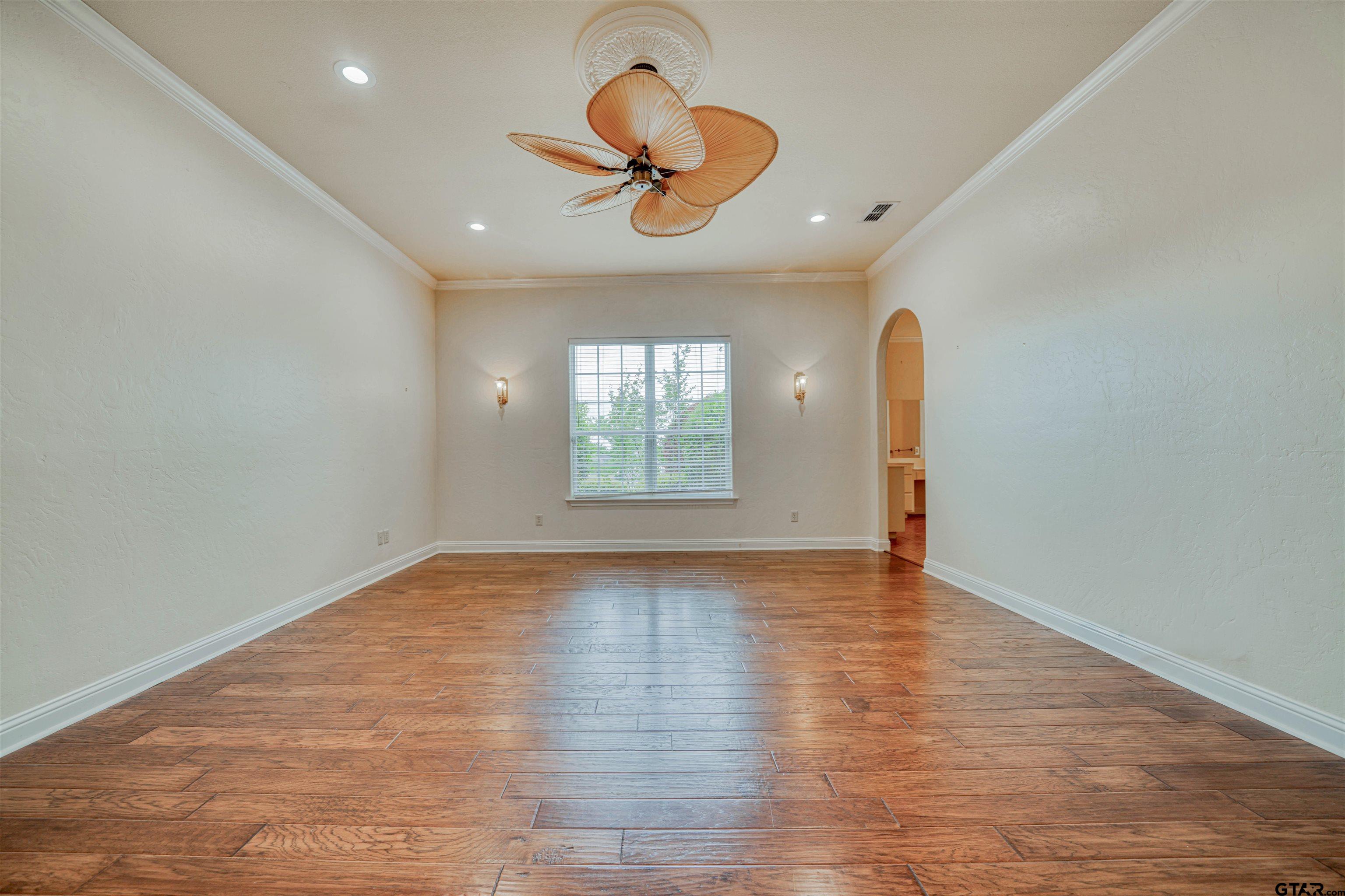 15 W Elmwood