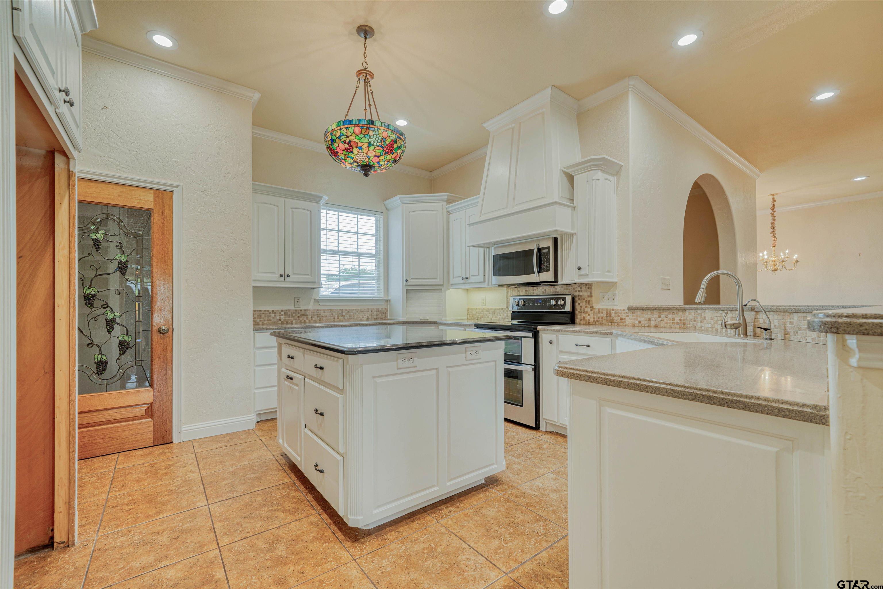 15 W Elmwood