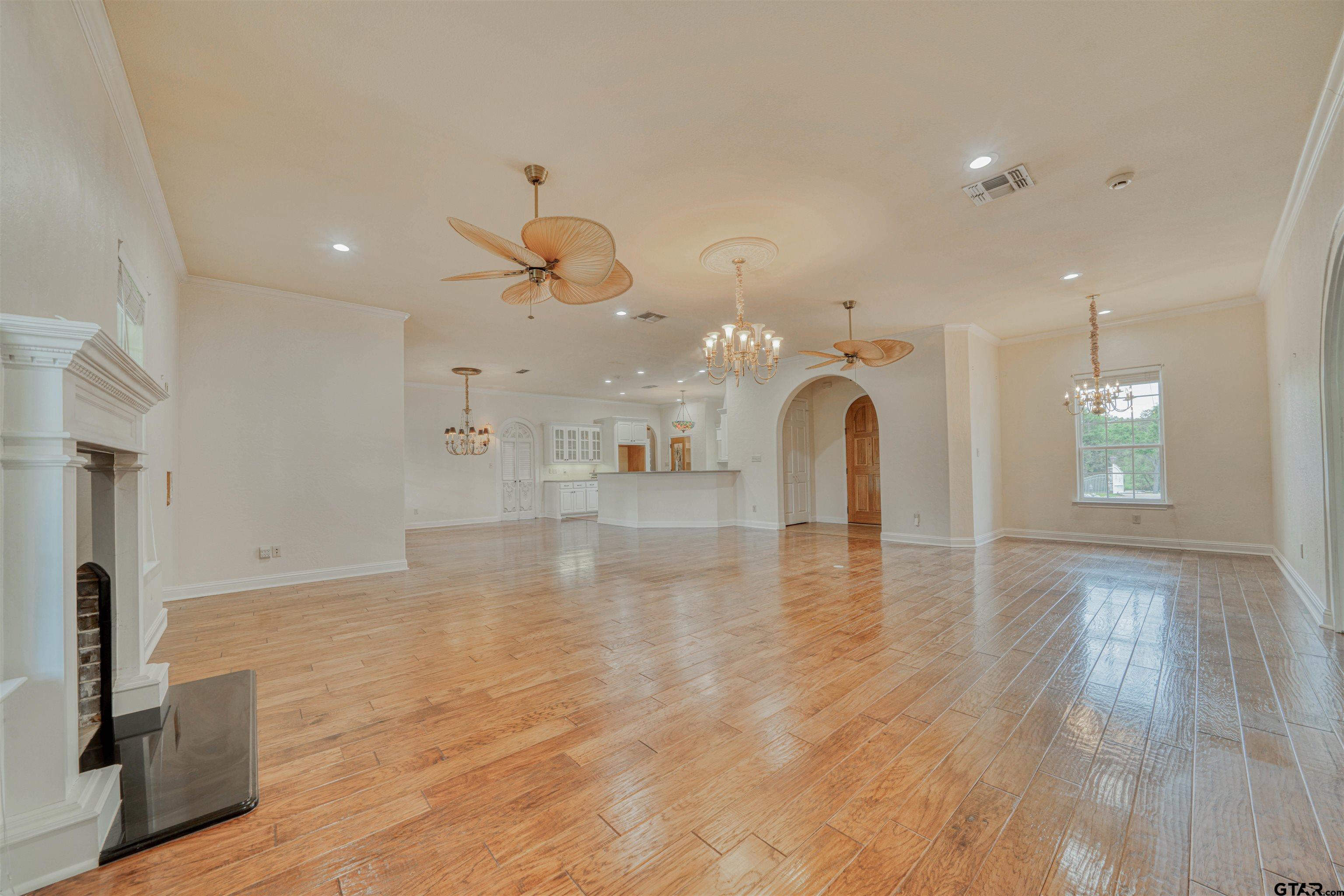 15 W Elmwood