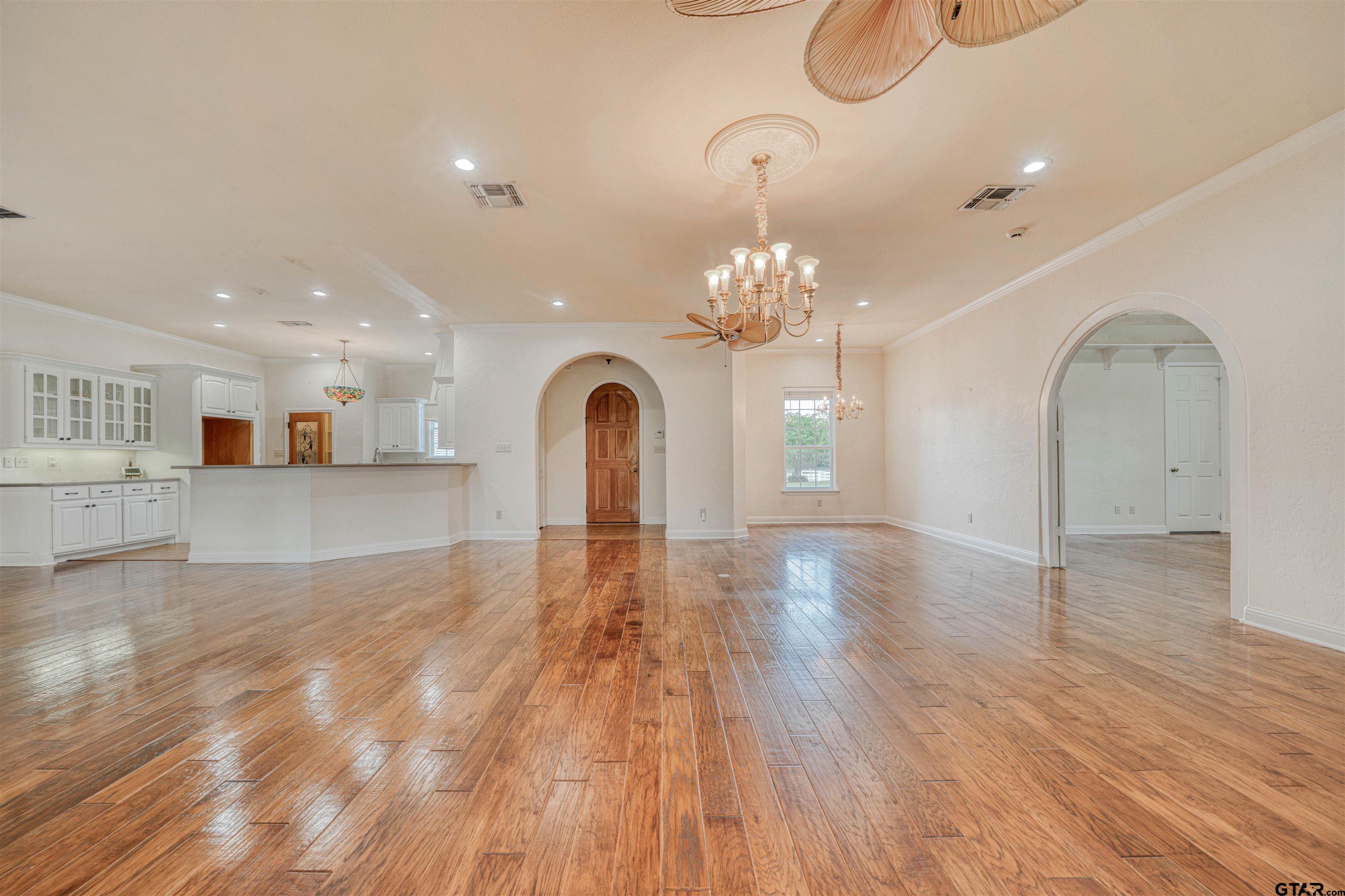 15 W Elmwood