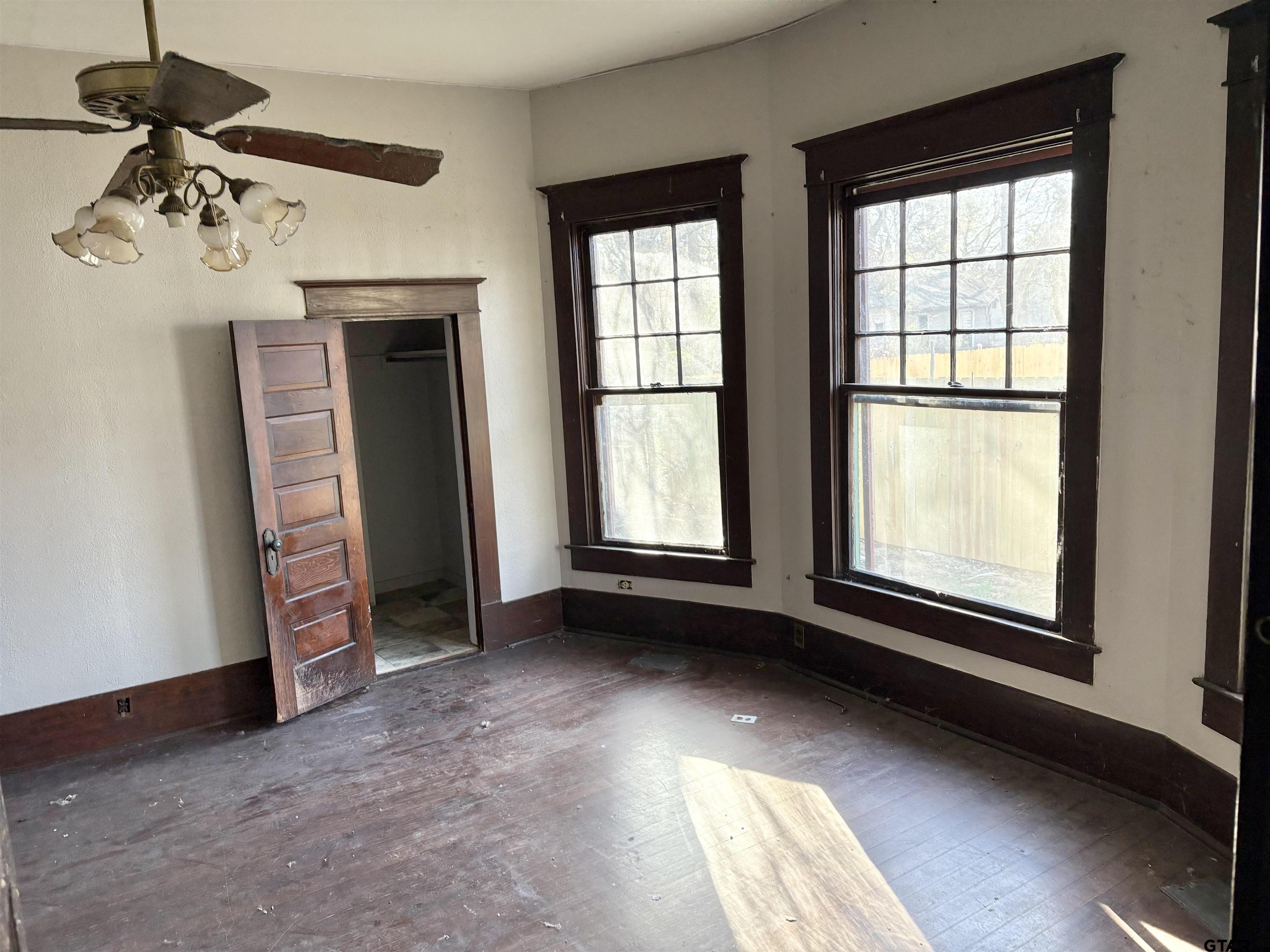 217 N Texas