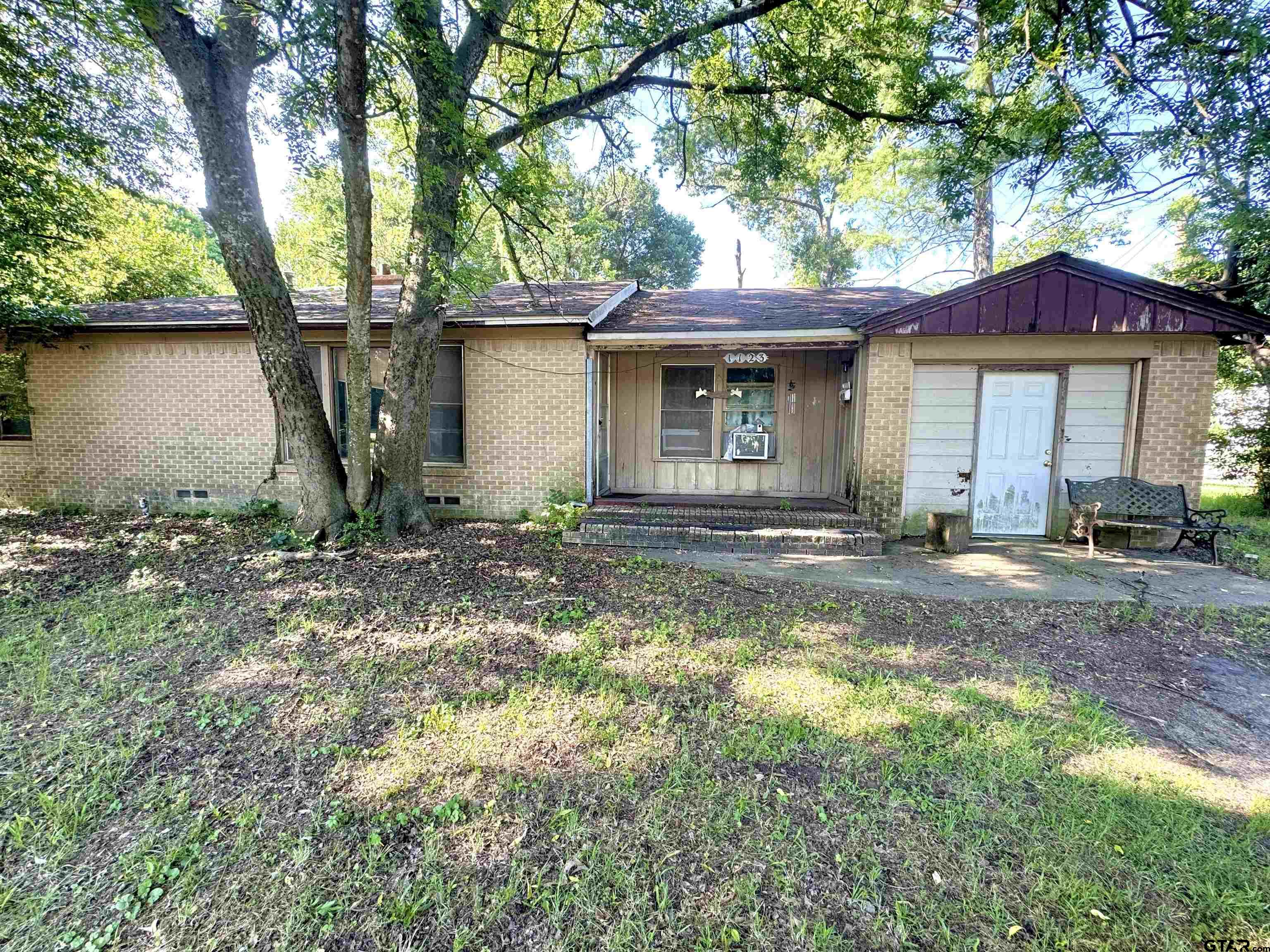 1123 W 13th