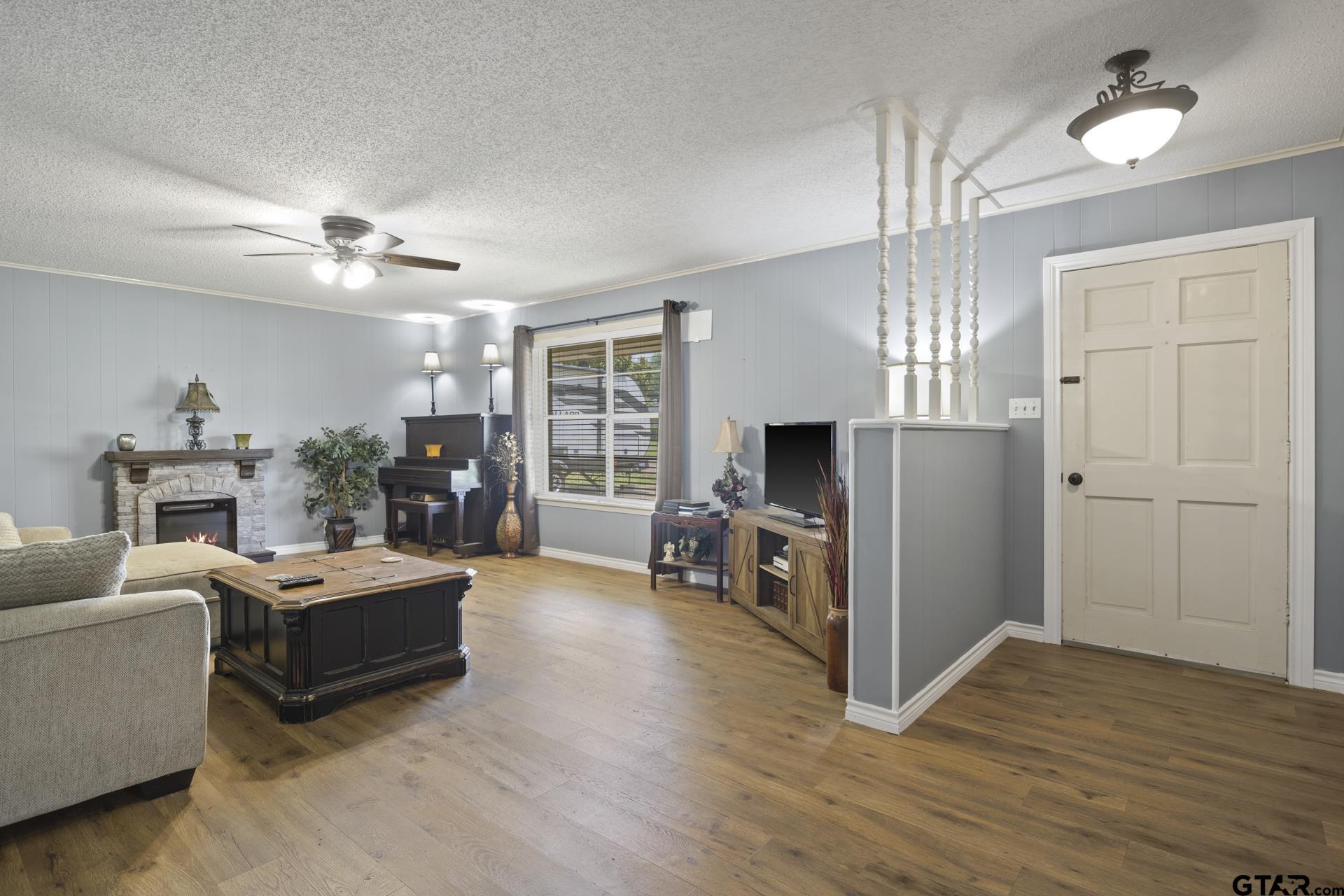 408 Rosewood