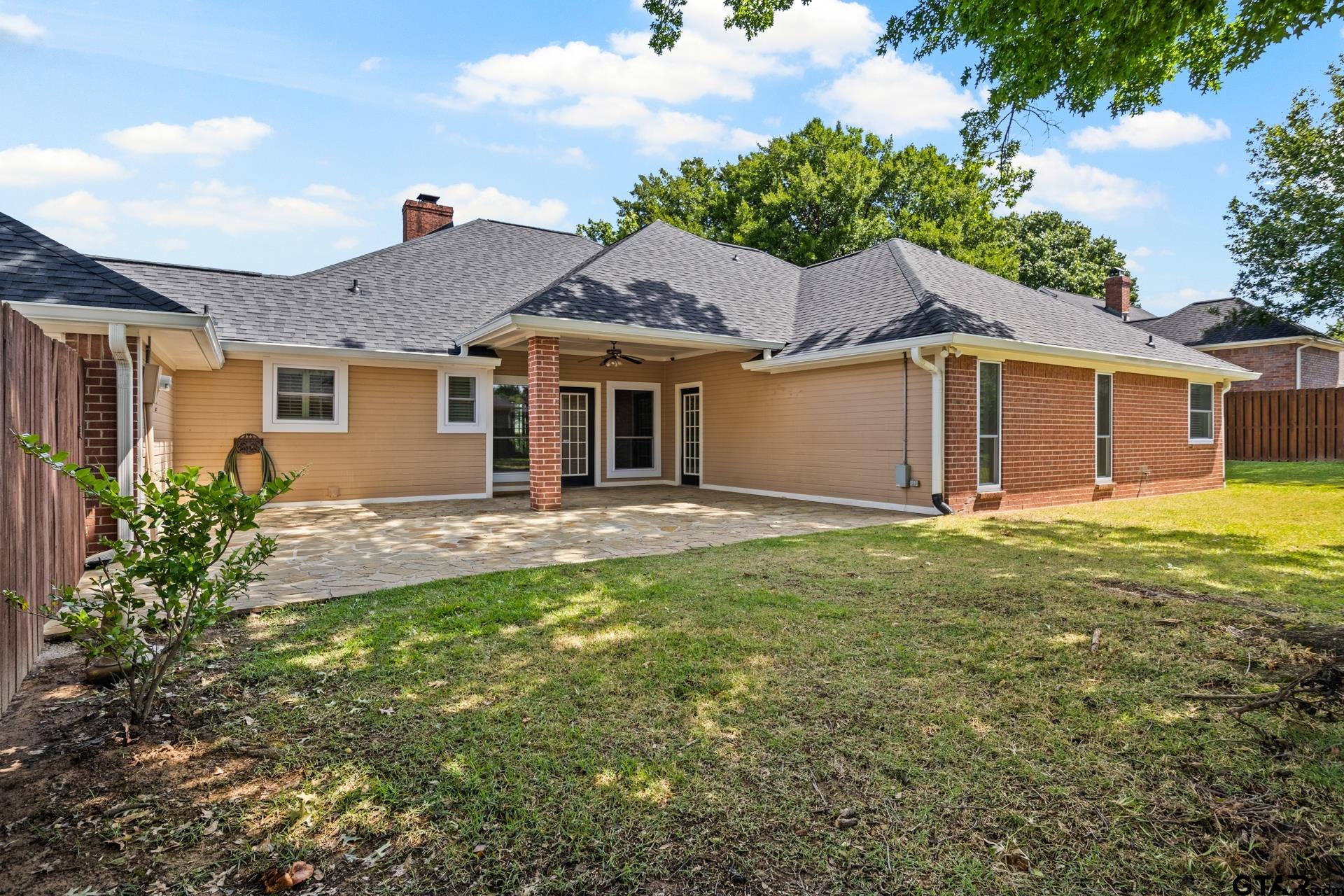 212 Turnberry Cir