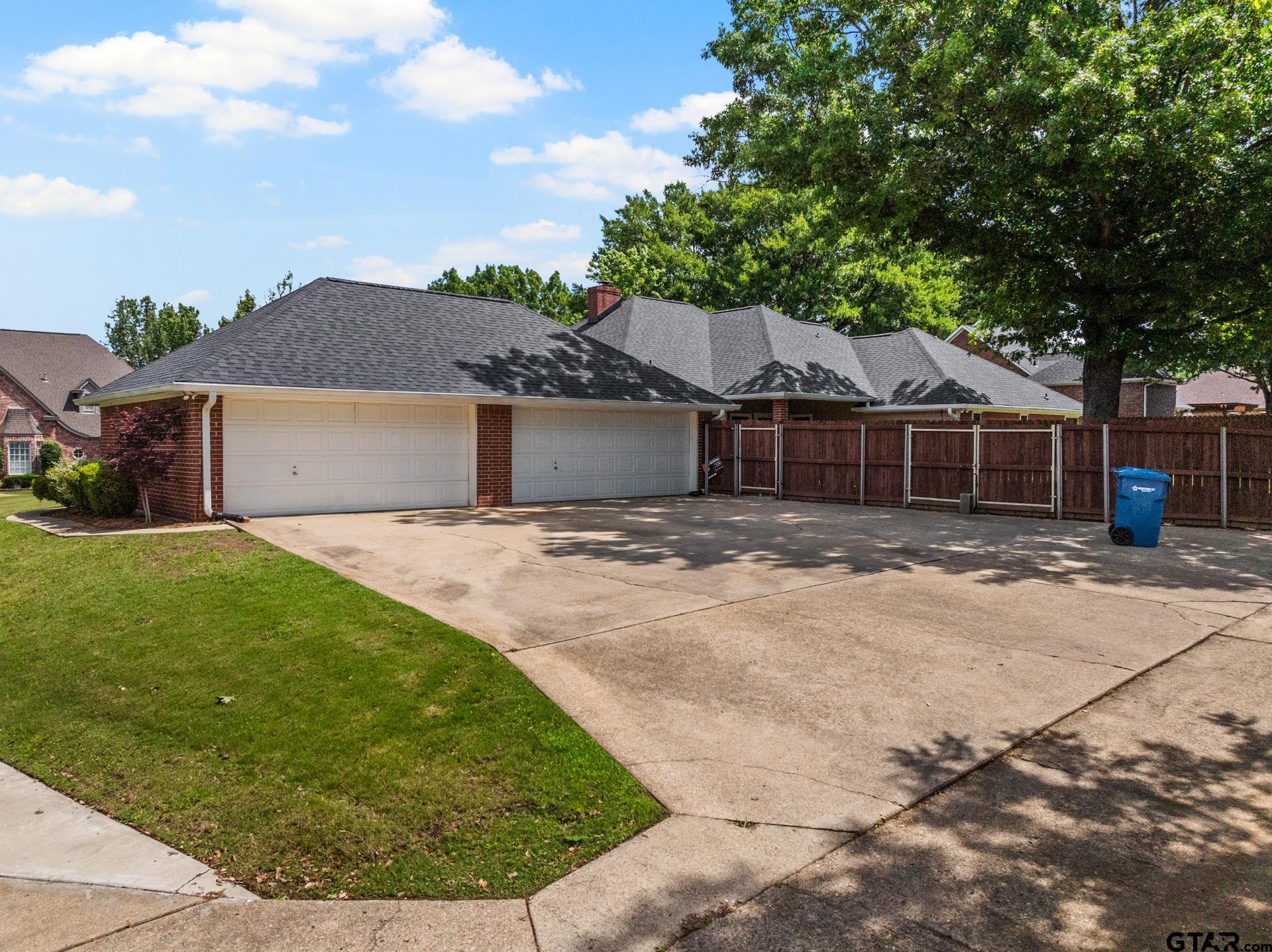 212 Turnberry Cir