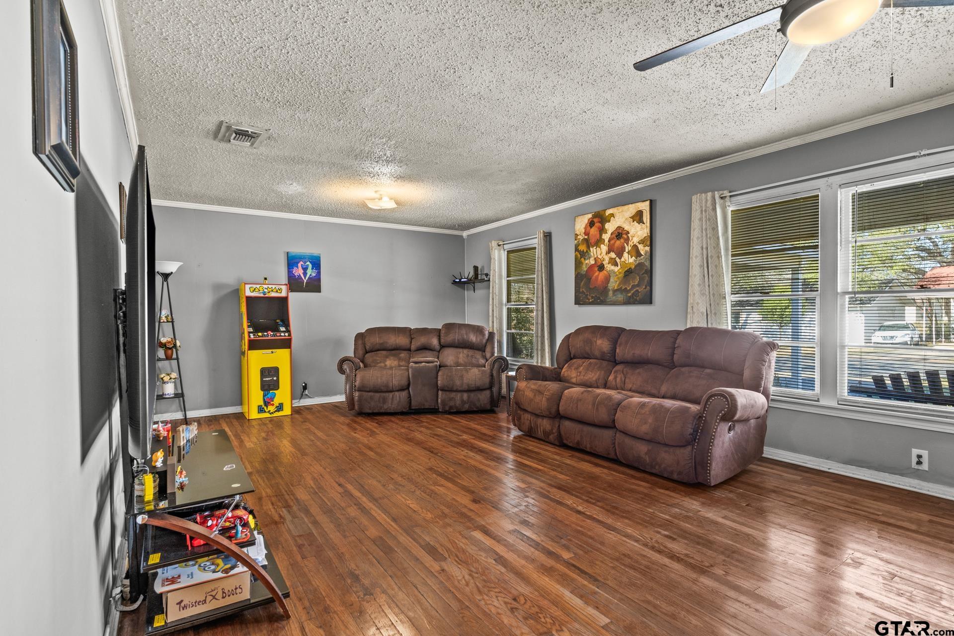 1210 E 4th
