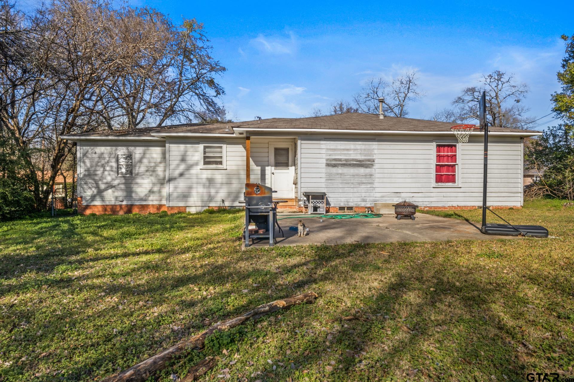 1210 E 4th