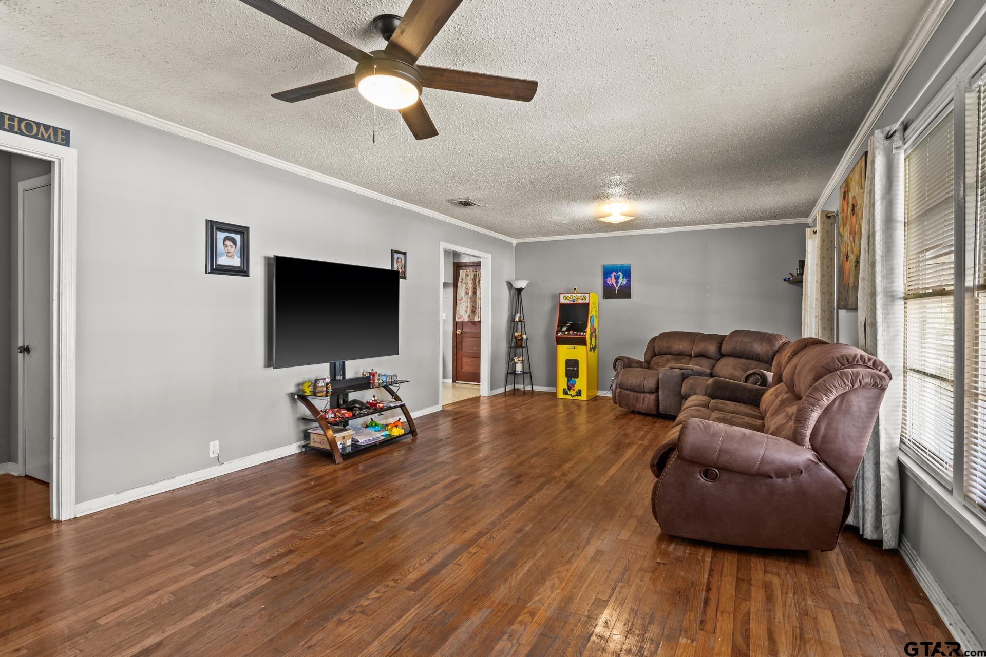 1210 E 4th