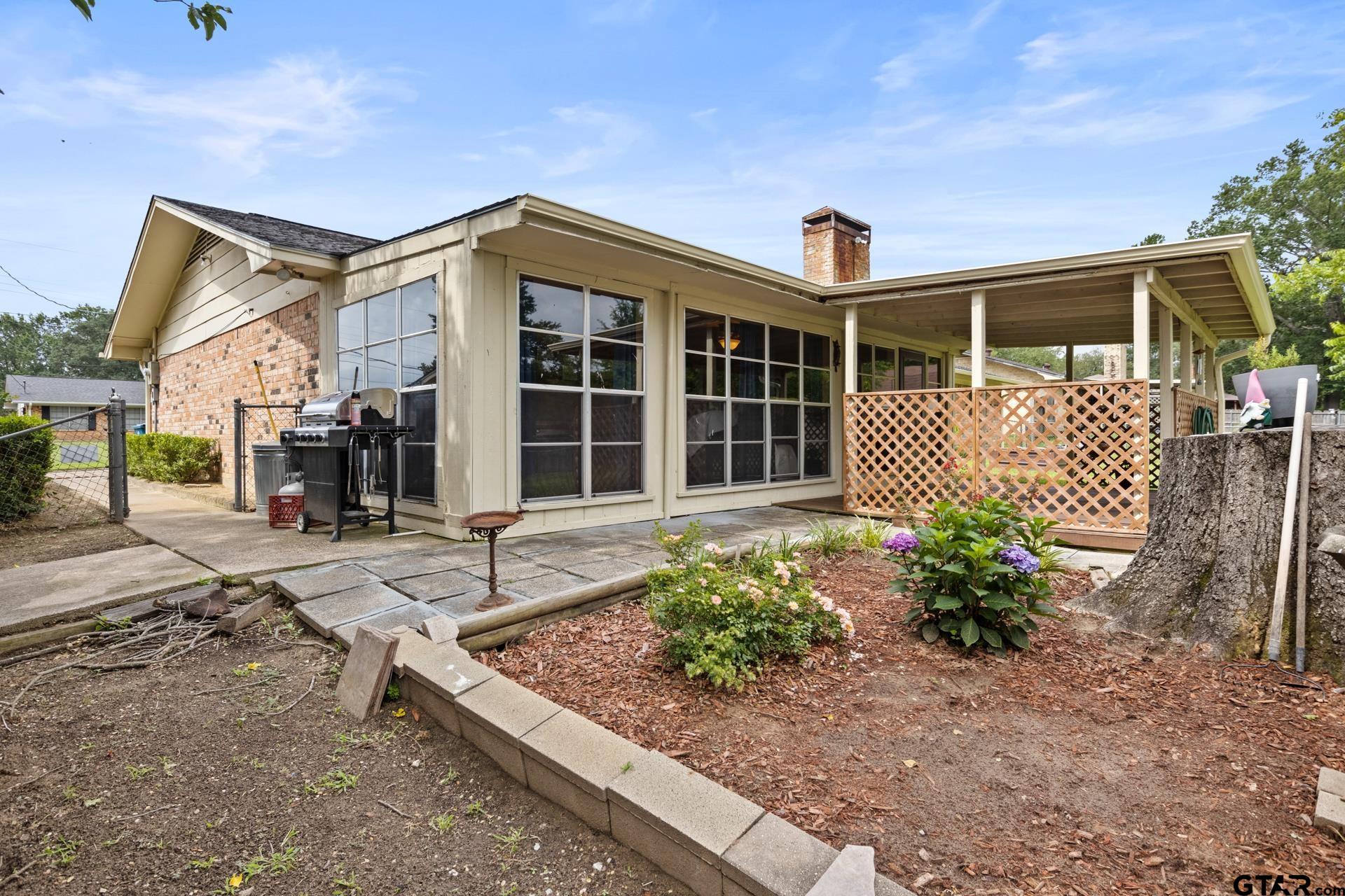 415 Rosewood