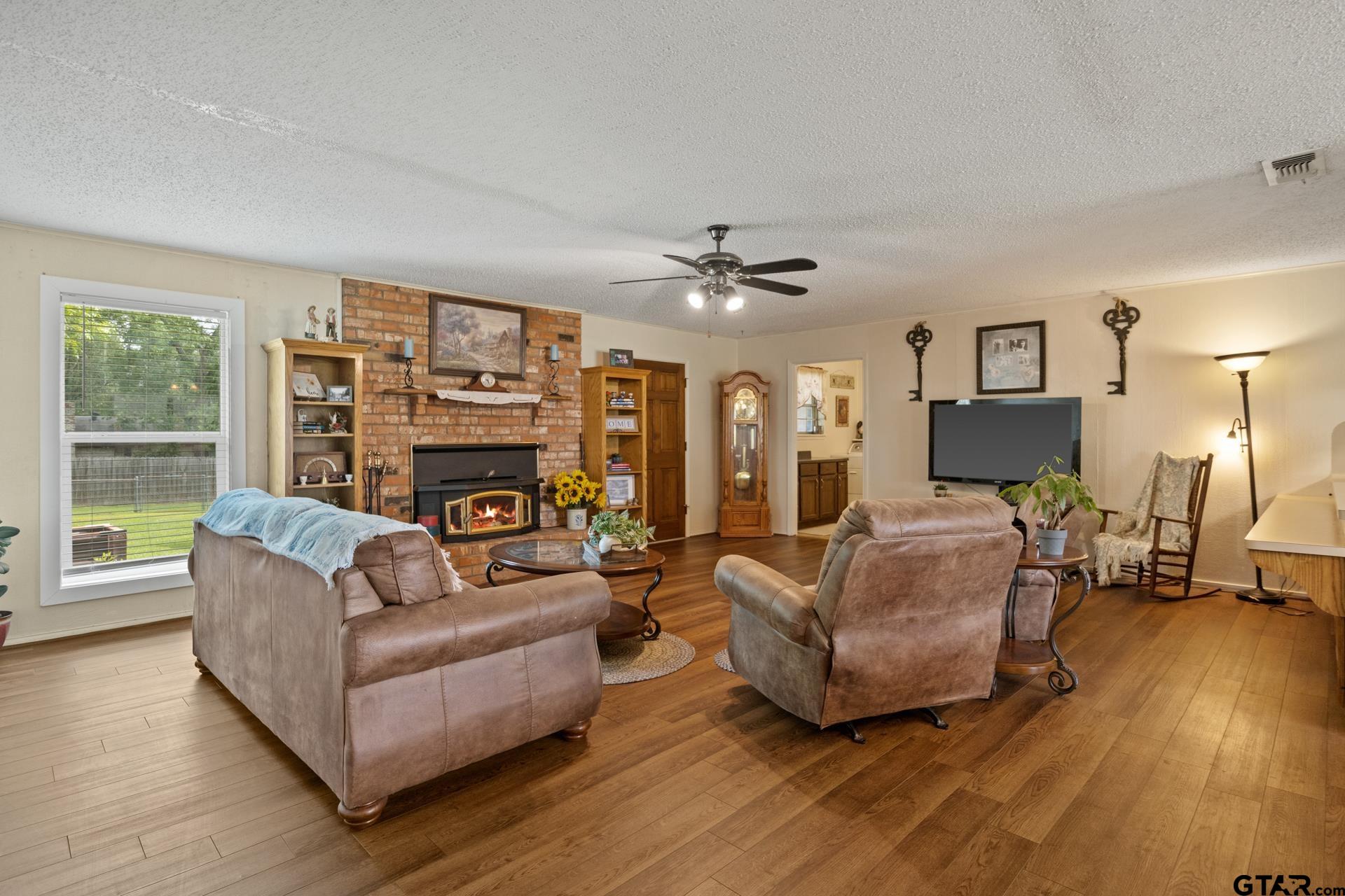 415 Rosewood
