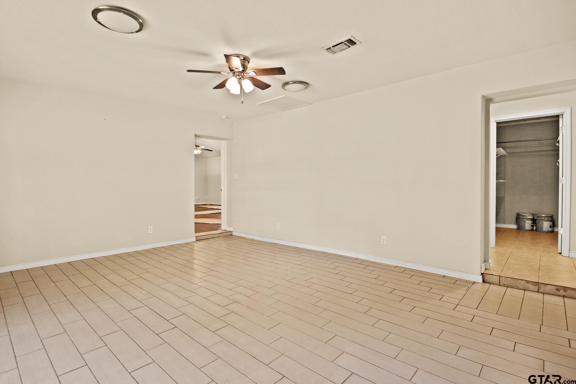 191 W Billy Daniels St