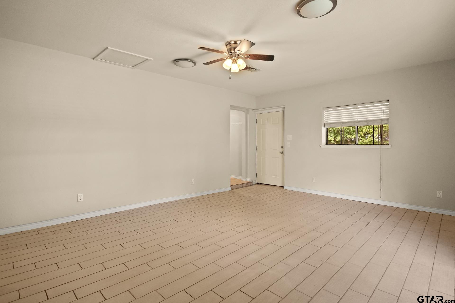 191 W Billy Daniels St