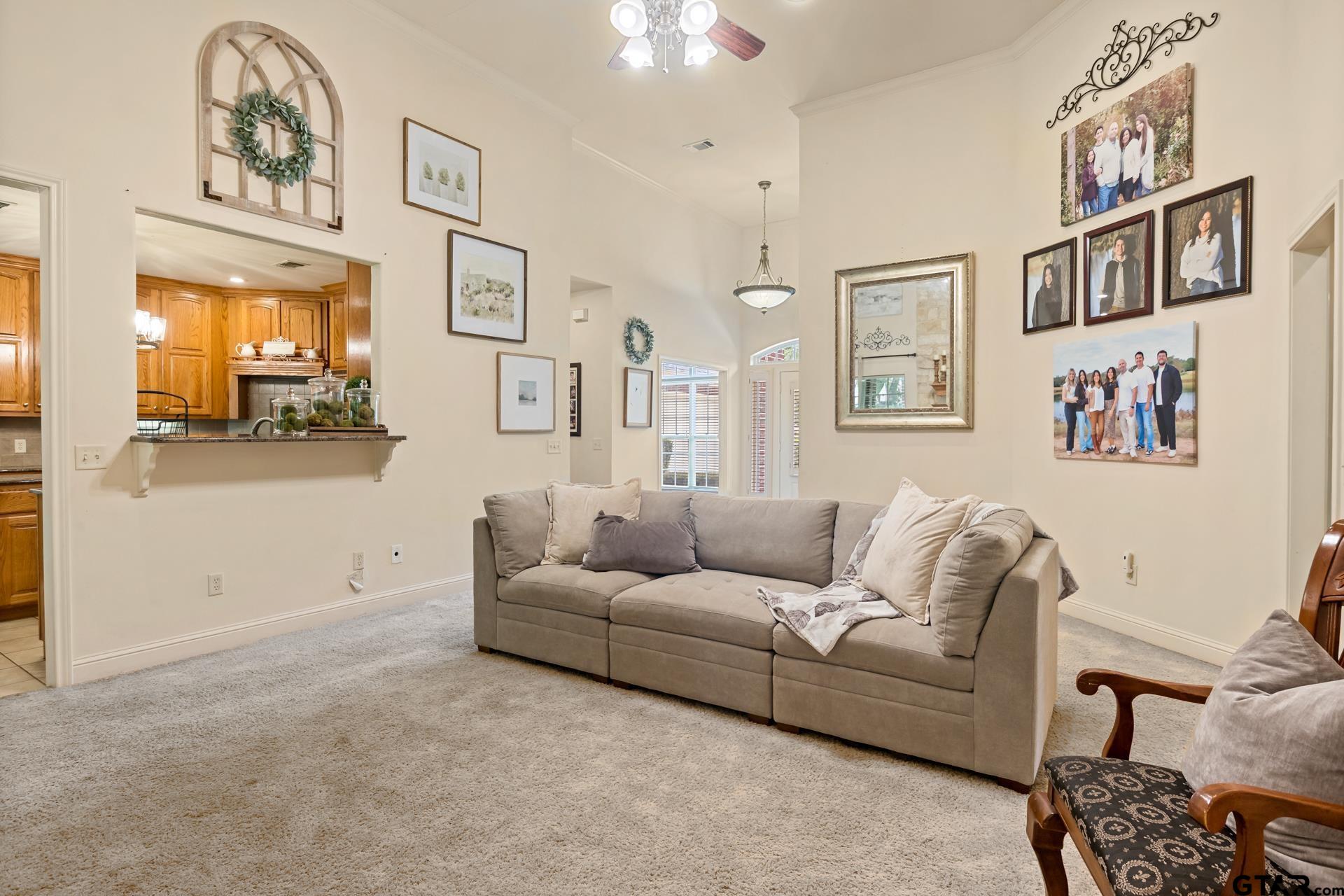 910 Holly Hill Ln