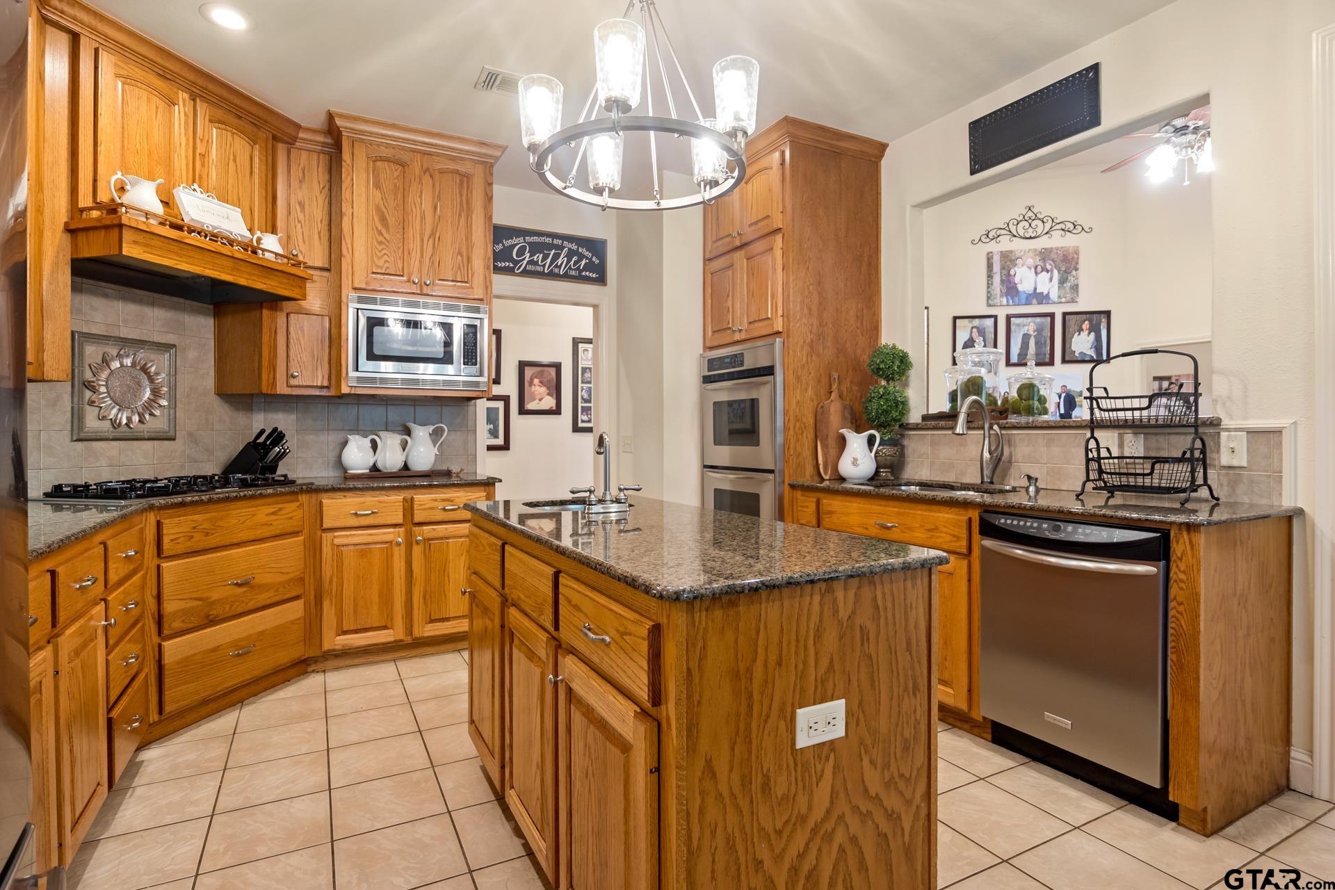 910 Holly Hill Ln