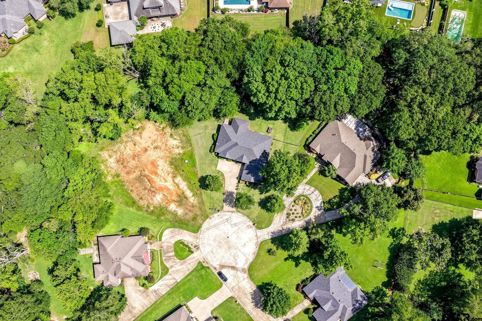 910 Holly Hill Ln