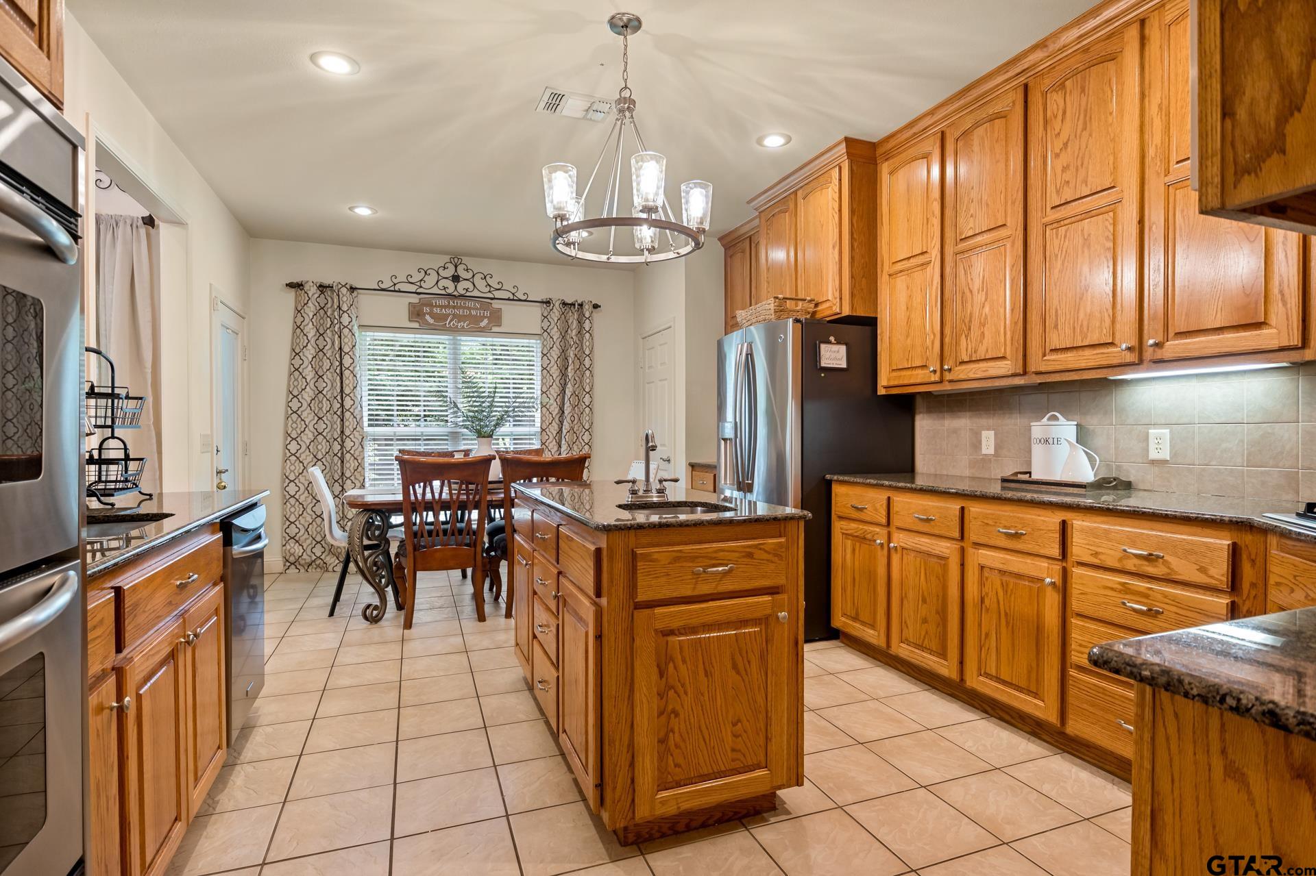 910 Holly Hill Ln