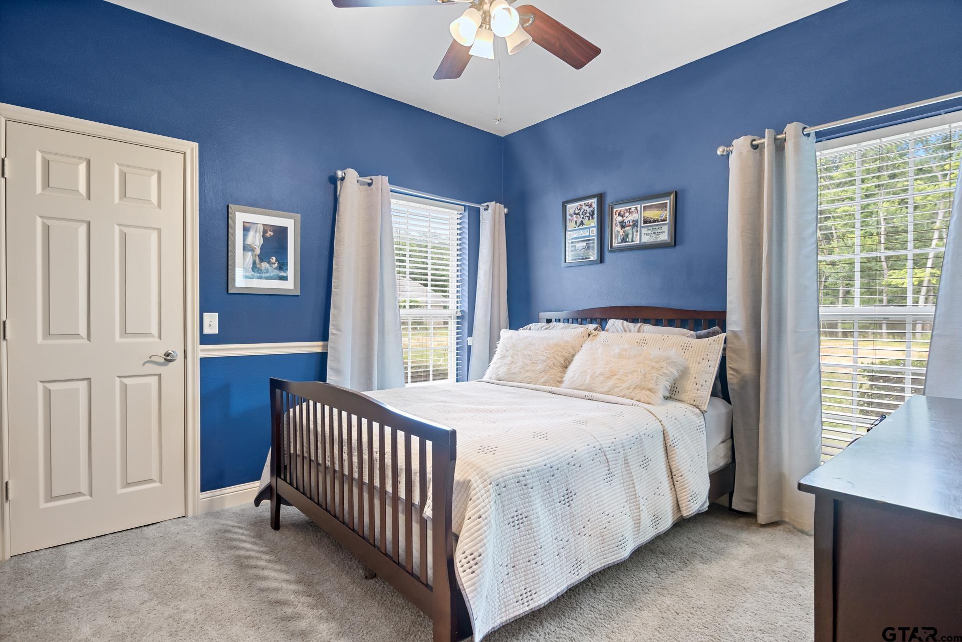 910 Holly Hill Ln