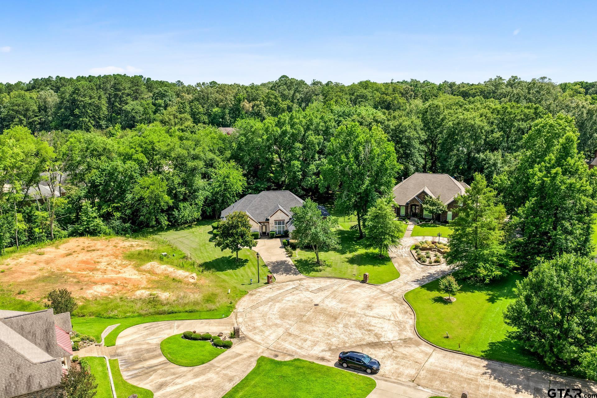 910 Holly Hill Ln