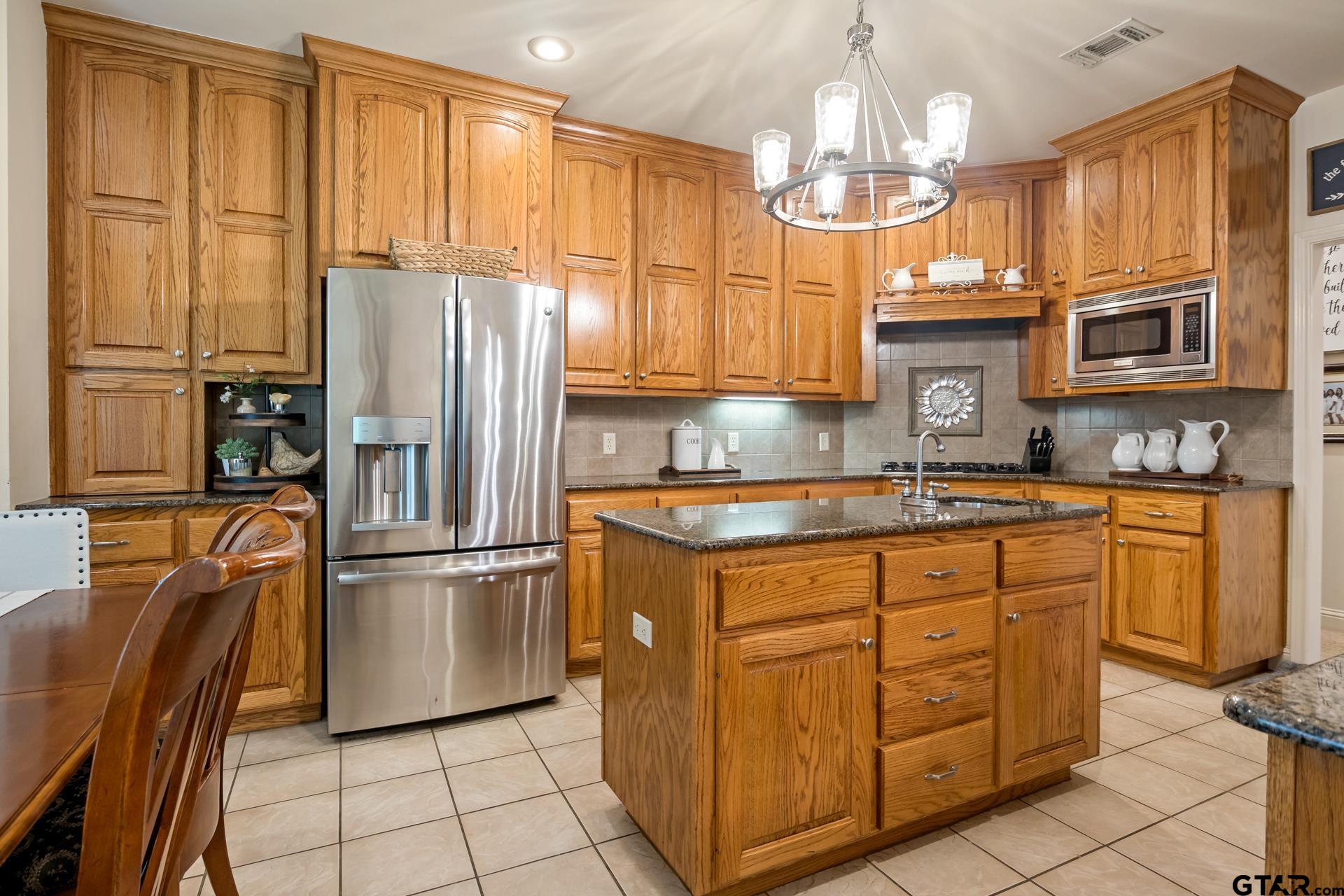 910 Holly Hill Ln