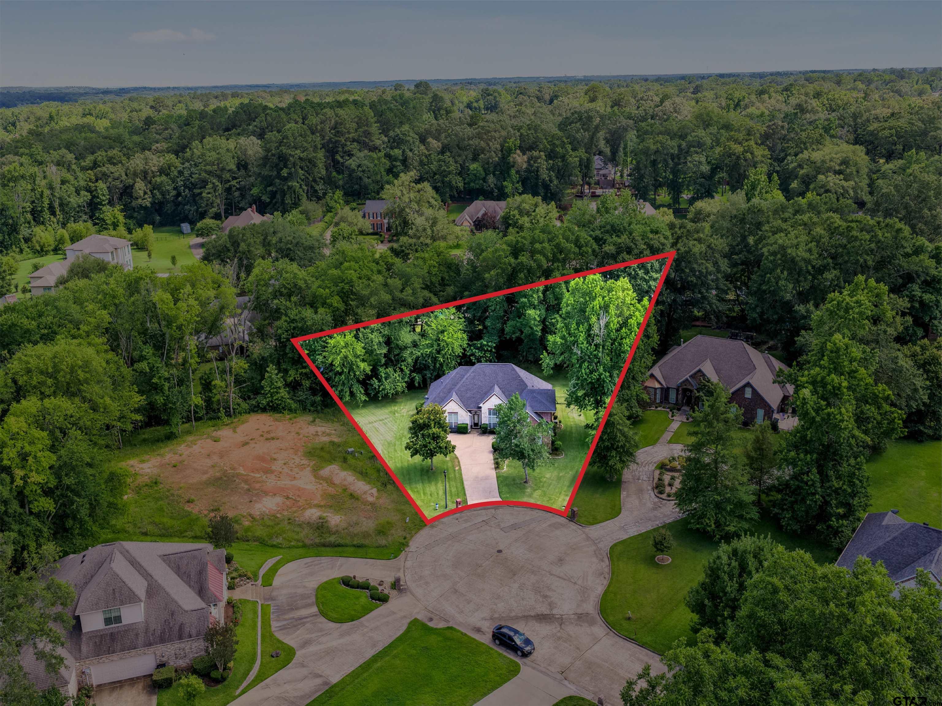 910 Holly Hill Ln