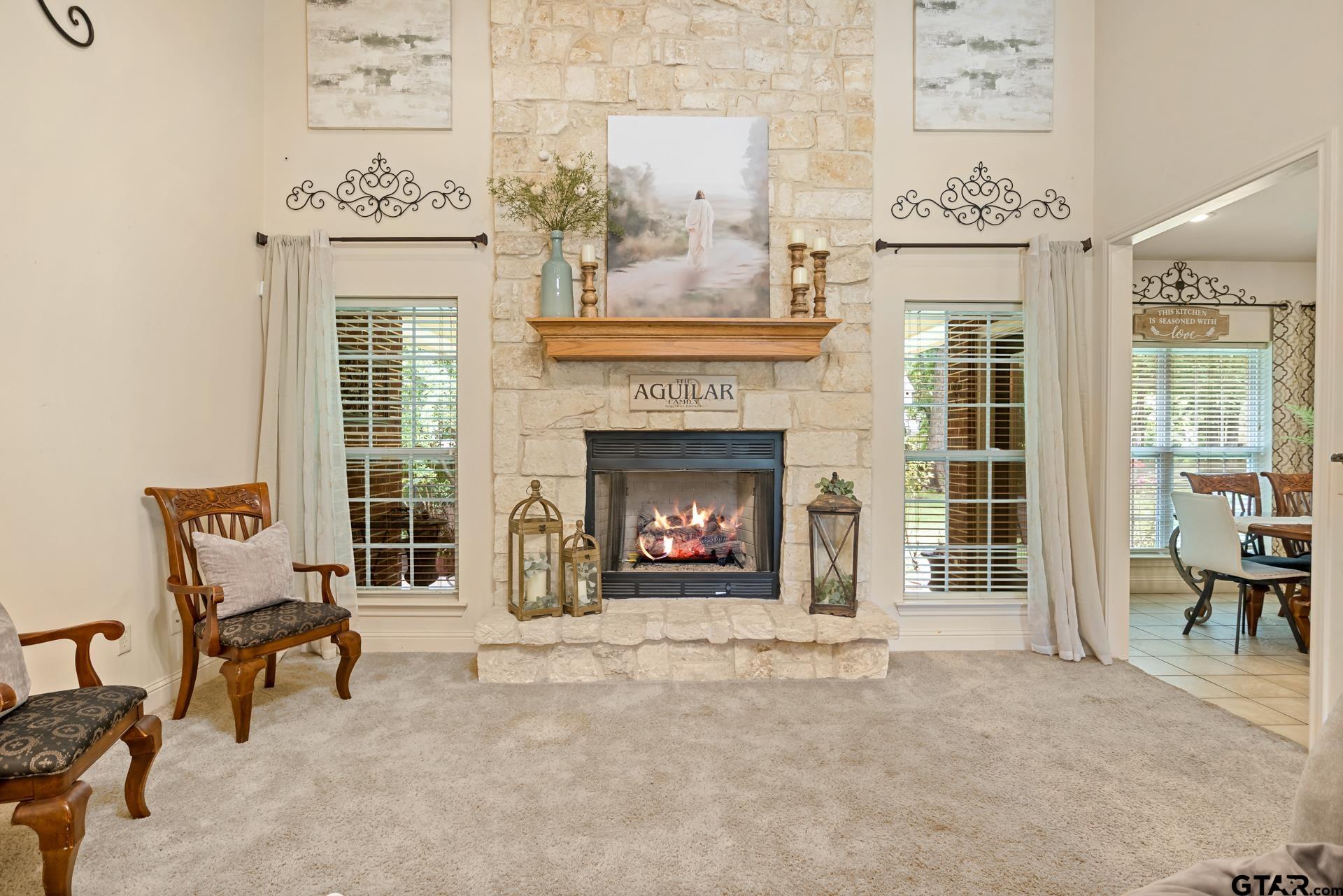 910 Holly Hill Ln