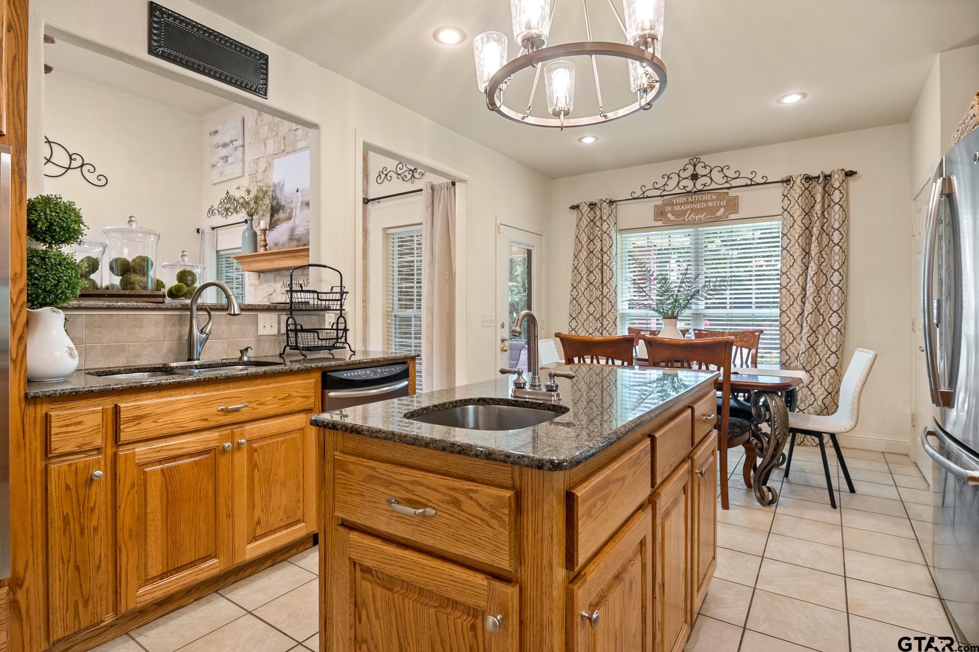 910 Holly Hill Ln