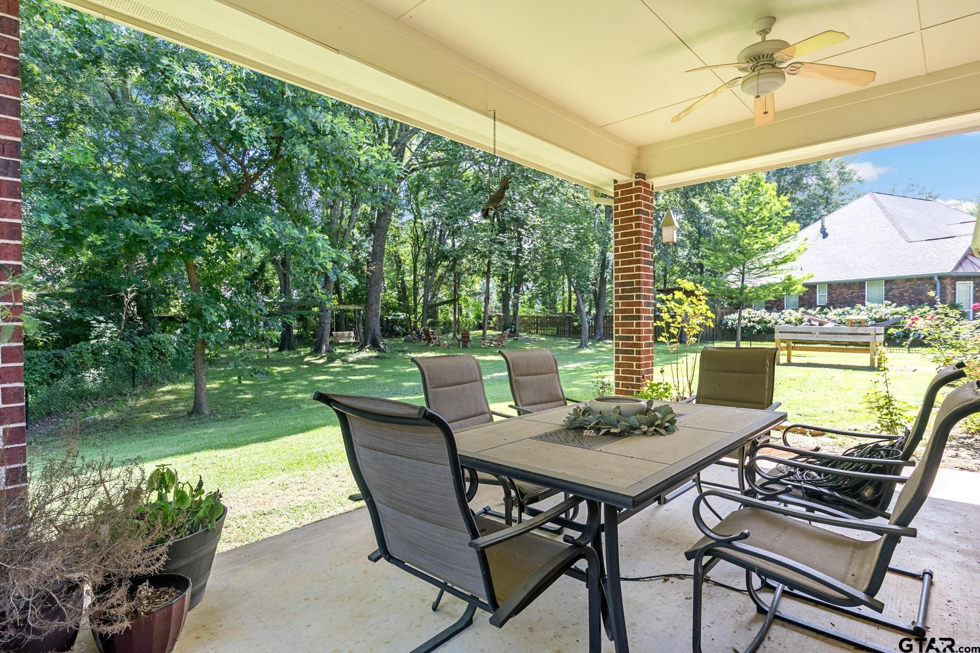 910 Holly Hill Ln